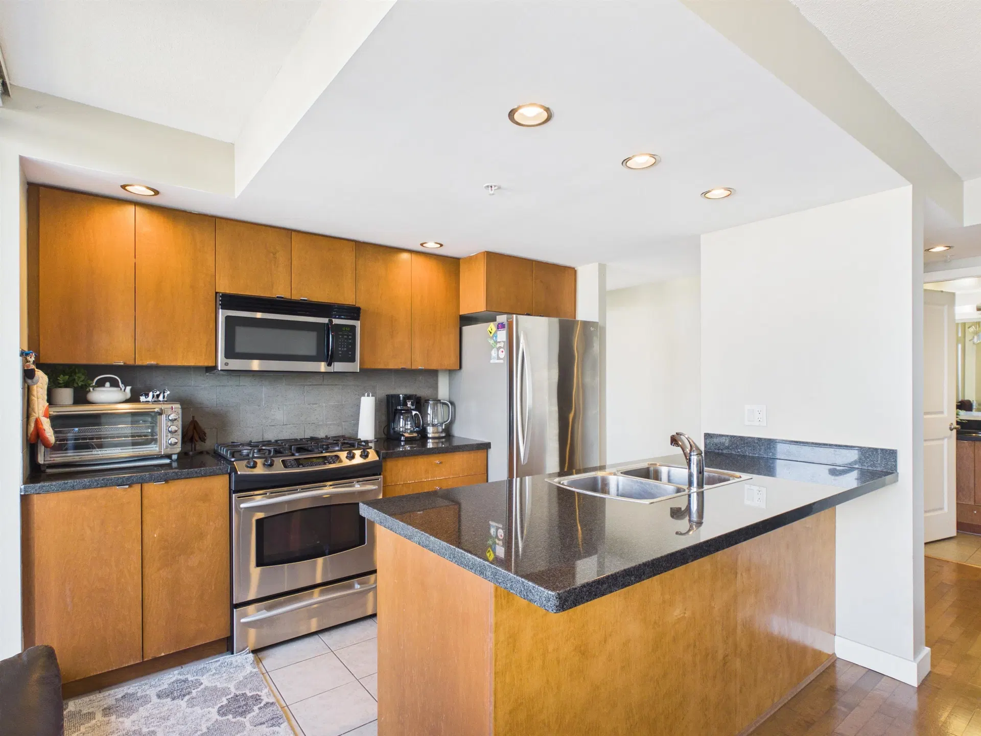 Photo 4 of 40 at #1003 – 6233 Katsura Street