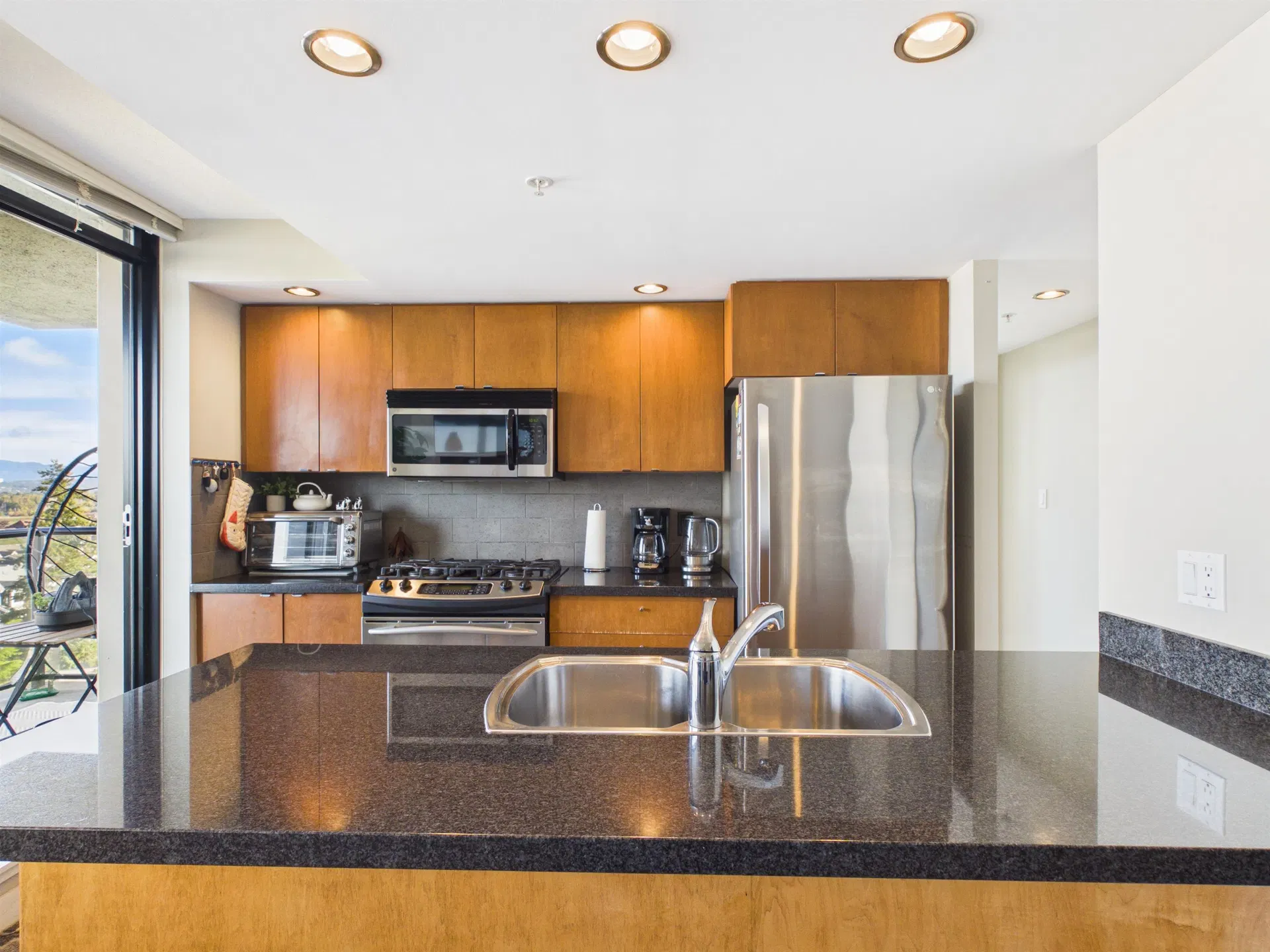 Photo 5 of 40 at #1003 – 6233 Katsura Street