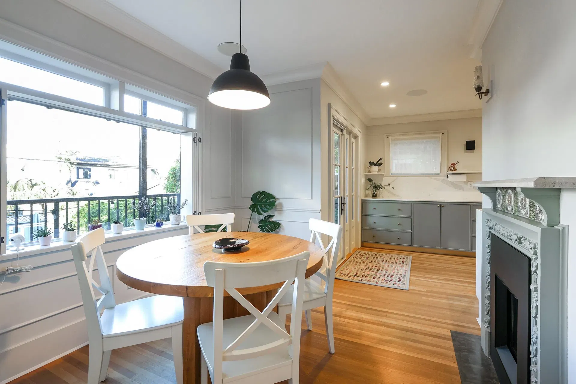 Photo 4 of 30 at 4291 W 9th Avenue