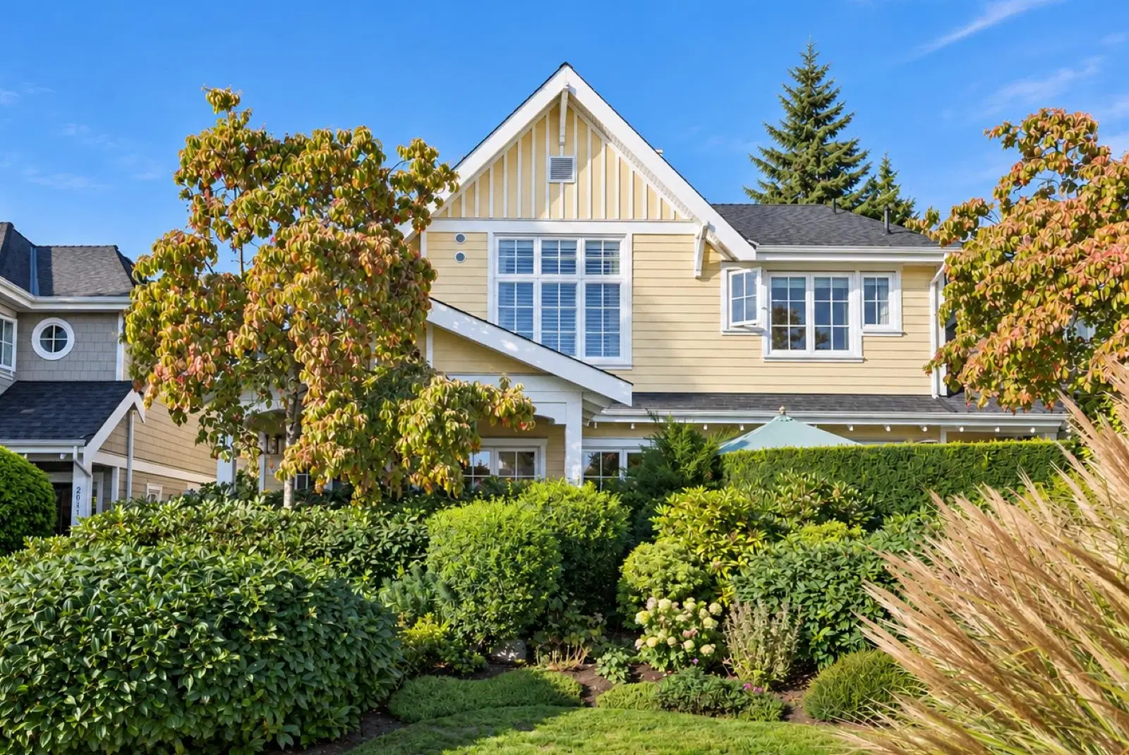 2015 Esquimalt Avenue