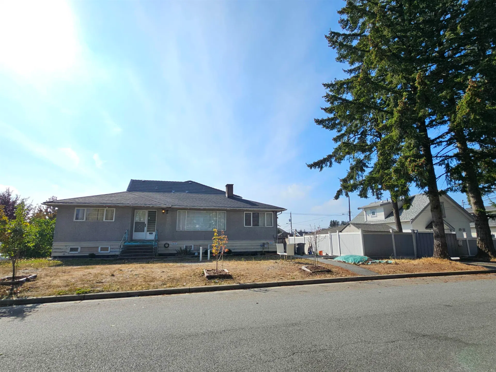 Photo 2 of 7 at 2946 E 52nd Avenue