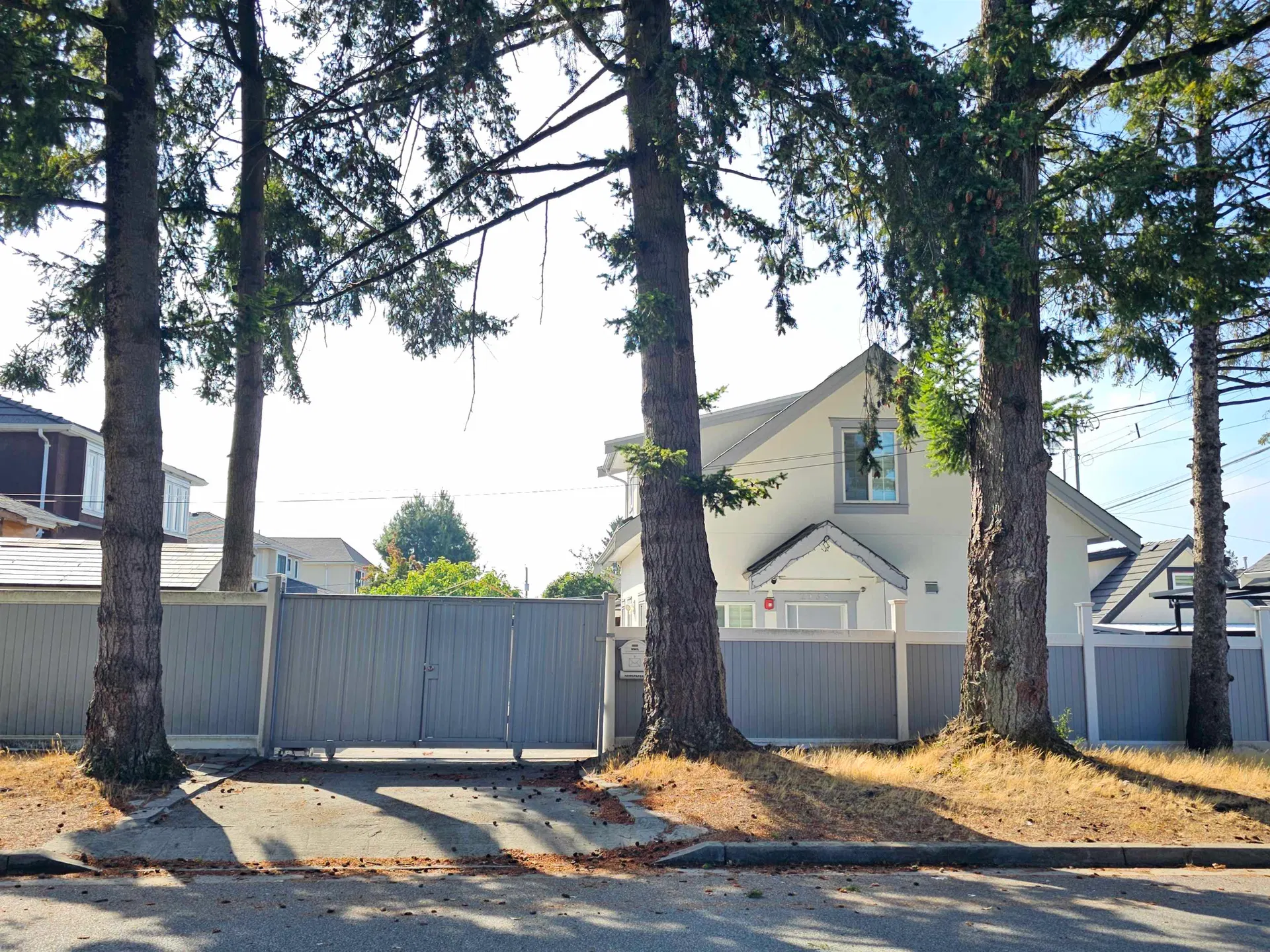 Photo 5 of 7 at 2946 E 52nd Avenue