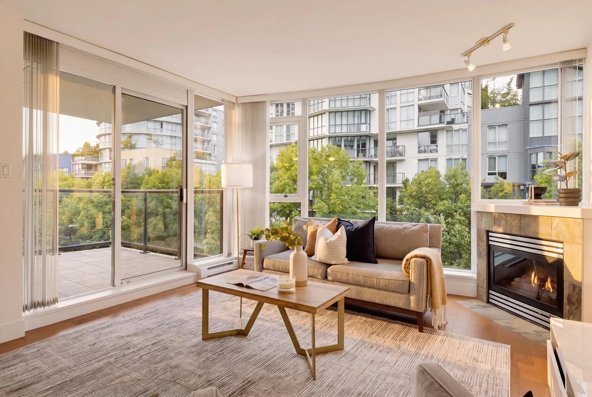 Photo 1 of 34 at #404 – 1428 W 6th Avenue