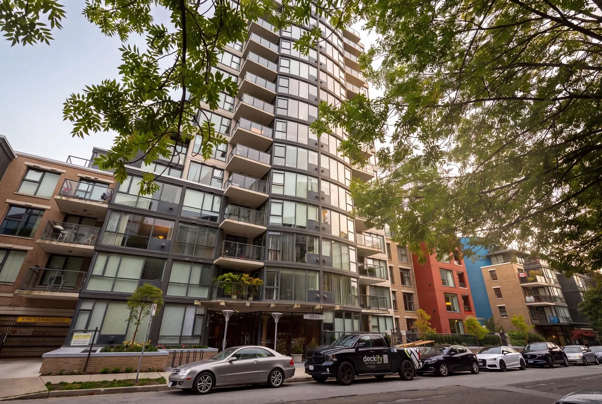 Photo 3 of 34 at #404 – 1428 W 6th Avenue