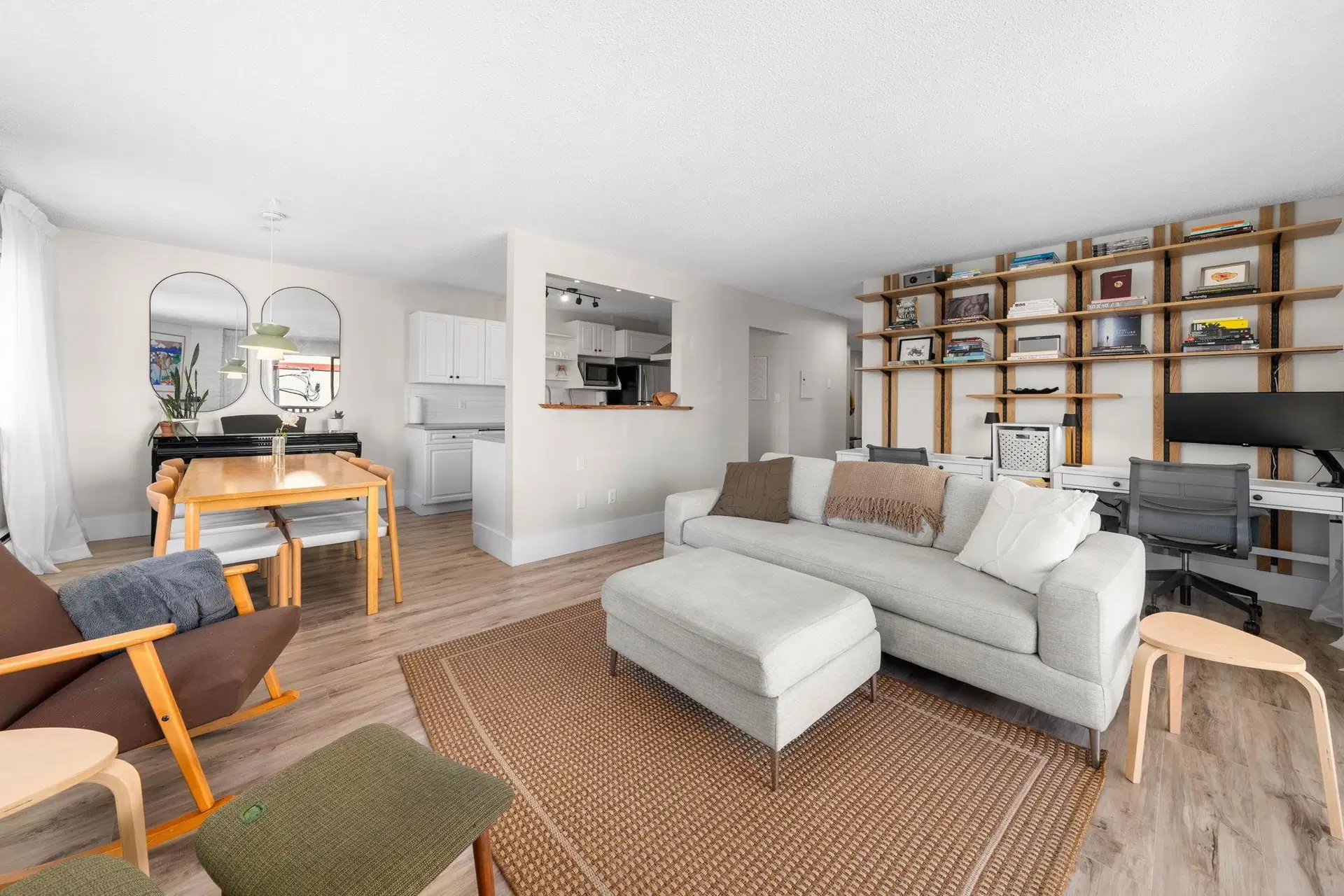 #202 – 1610 Chesterfield Avenue