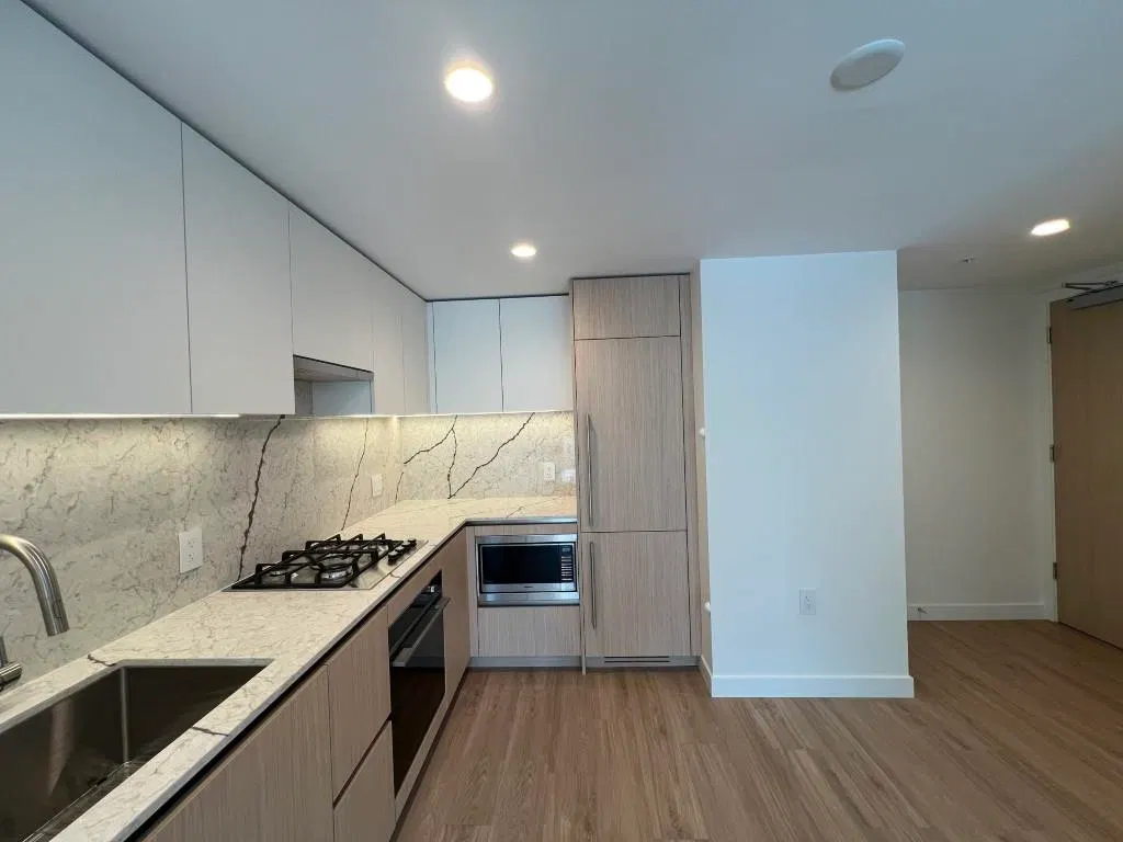 Photo 3 of 12 at #409 – 2135 Springer Avenue