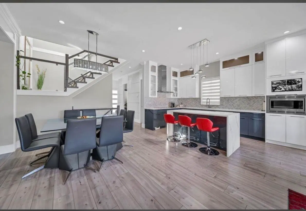 Photo 4 of 10 at 14039 59a Avenue