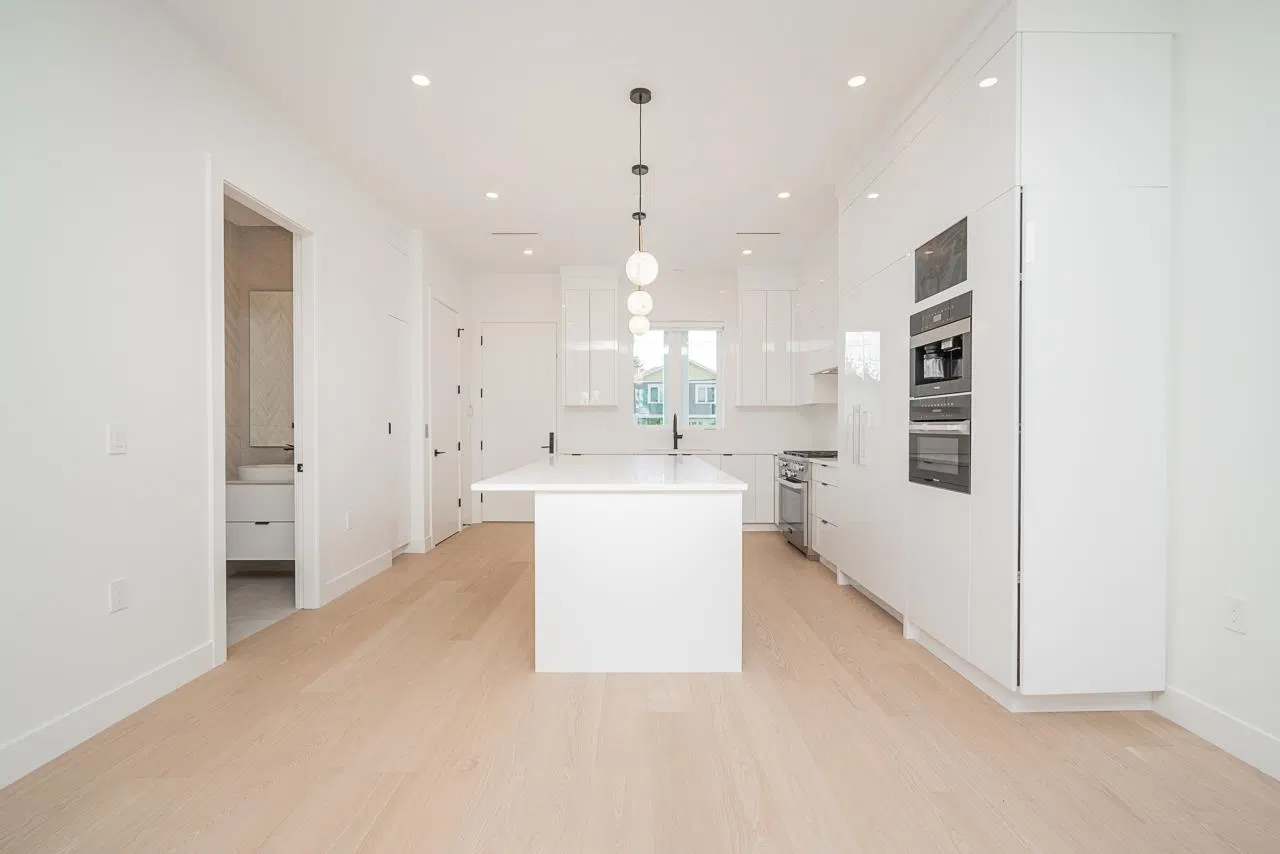 Photo 5 of 26 at 2621 Mcbain Avenue