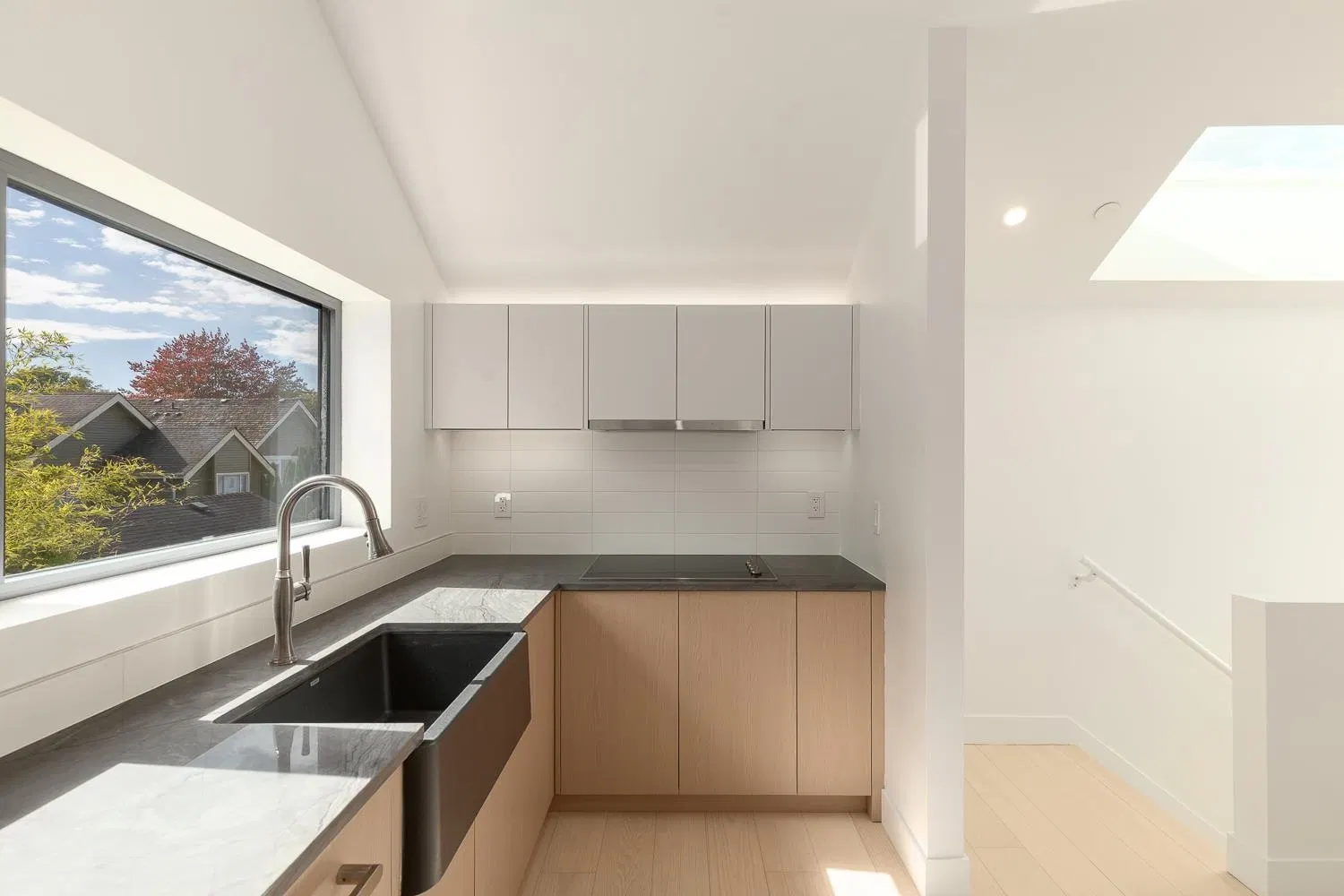 Photo 5 of 16 at 22 W 14th Avenue