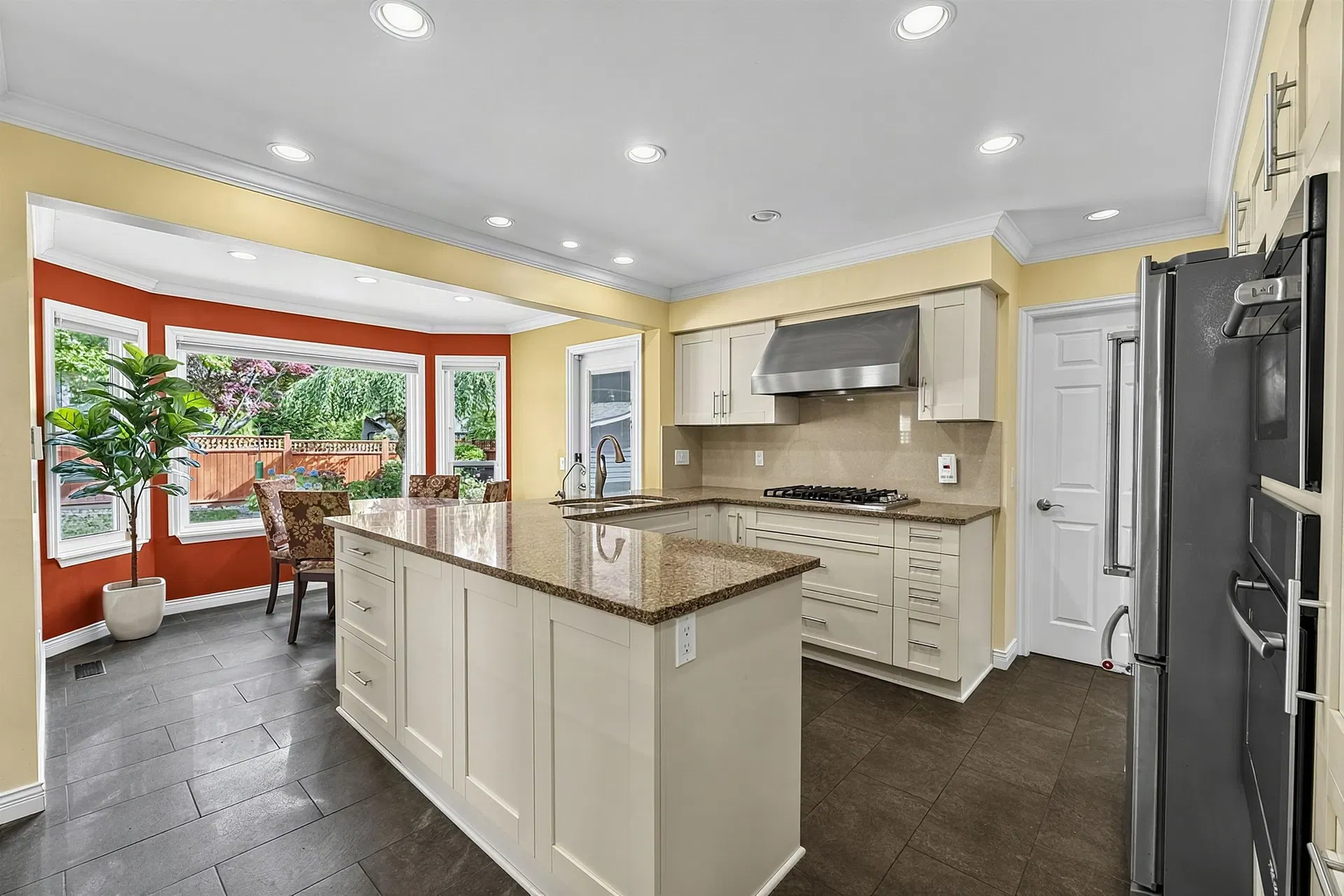 Photo 5 of 31 at 2092 148 Street