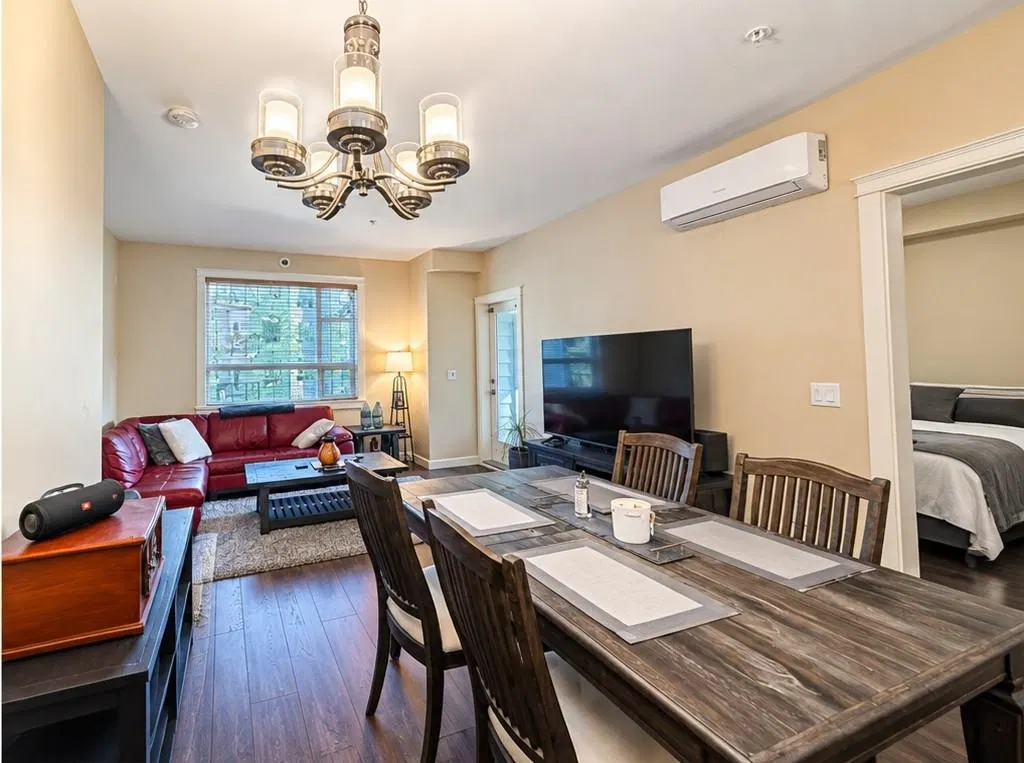 Photo 4 of 34 at #405 – 3535 146a Street