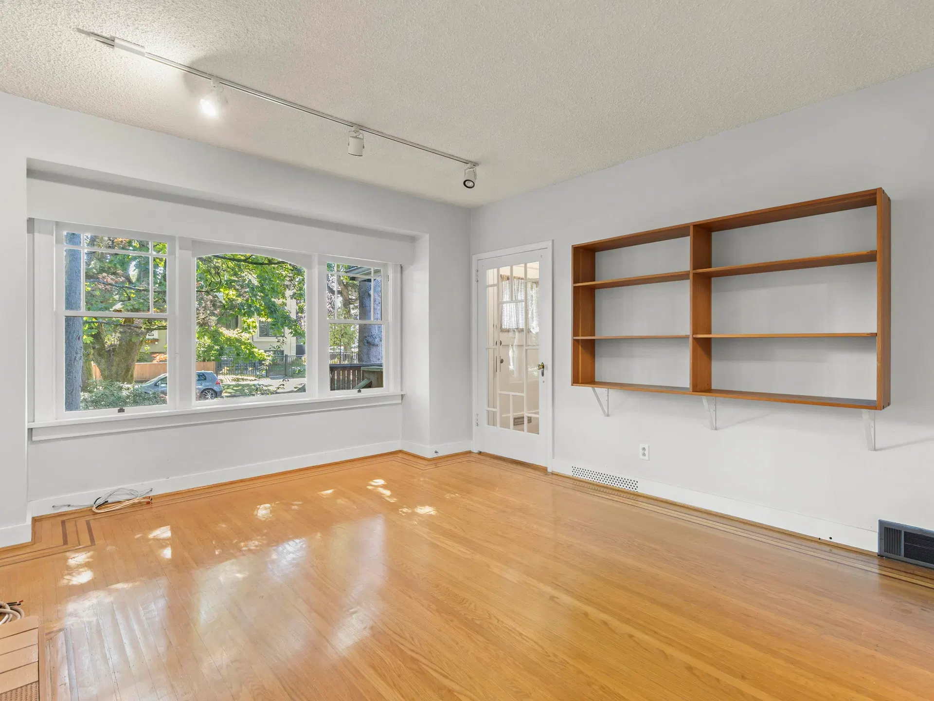 Photo 2 of 30 at 3989 W 19th Avenue