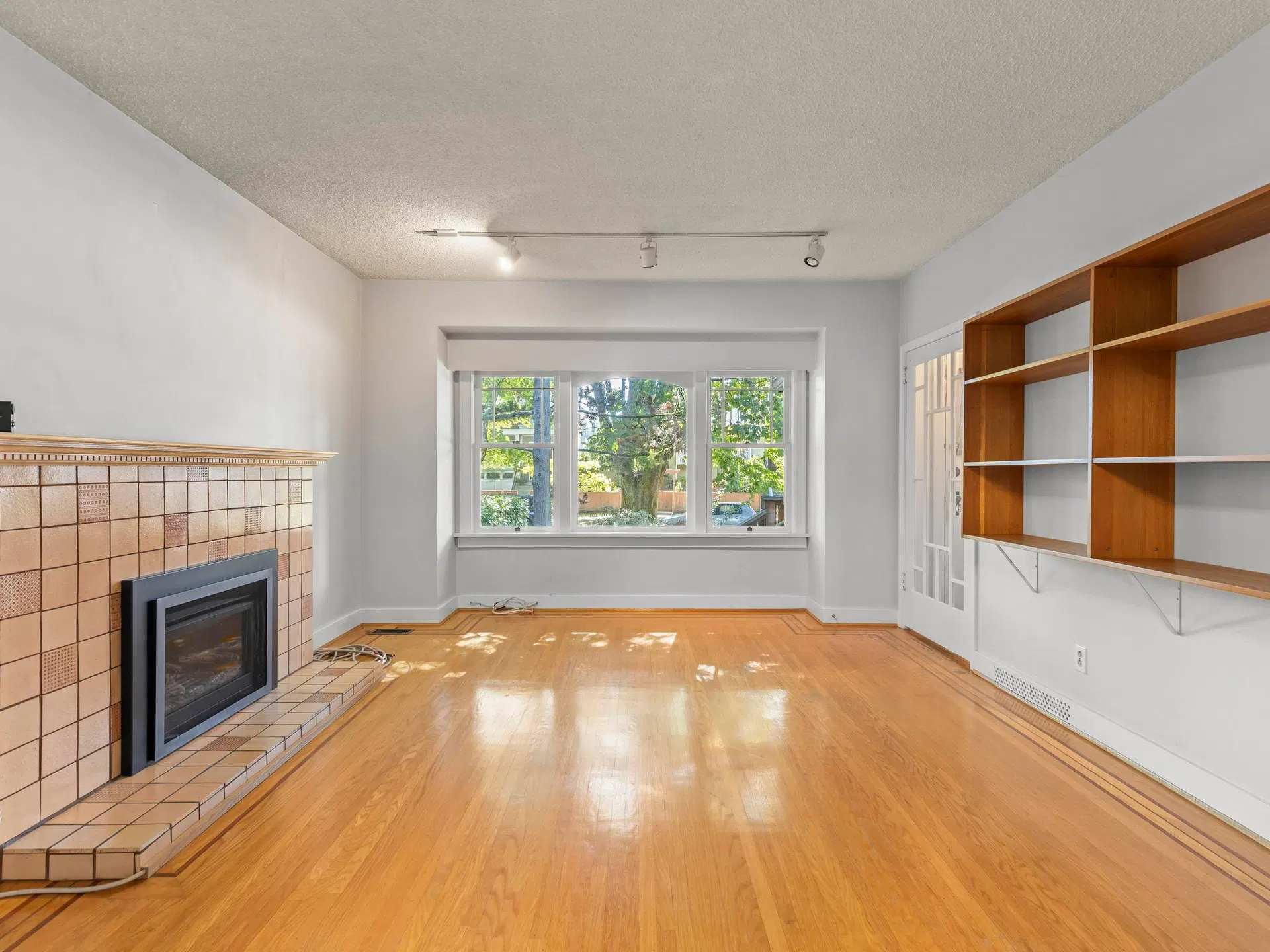 Photo 4 of 30 at 3989 W 19th Avenue