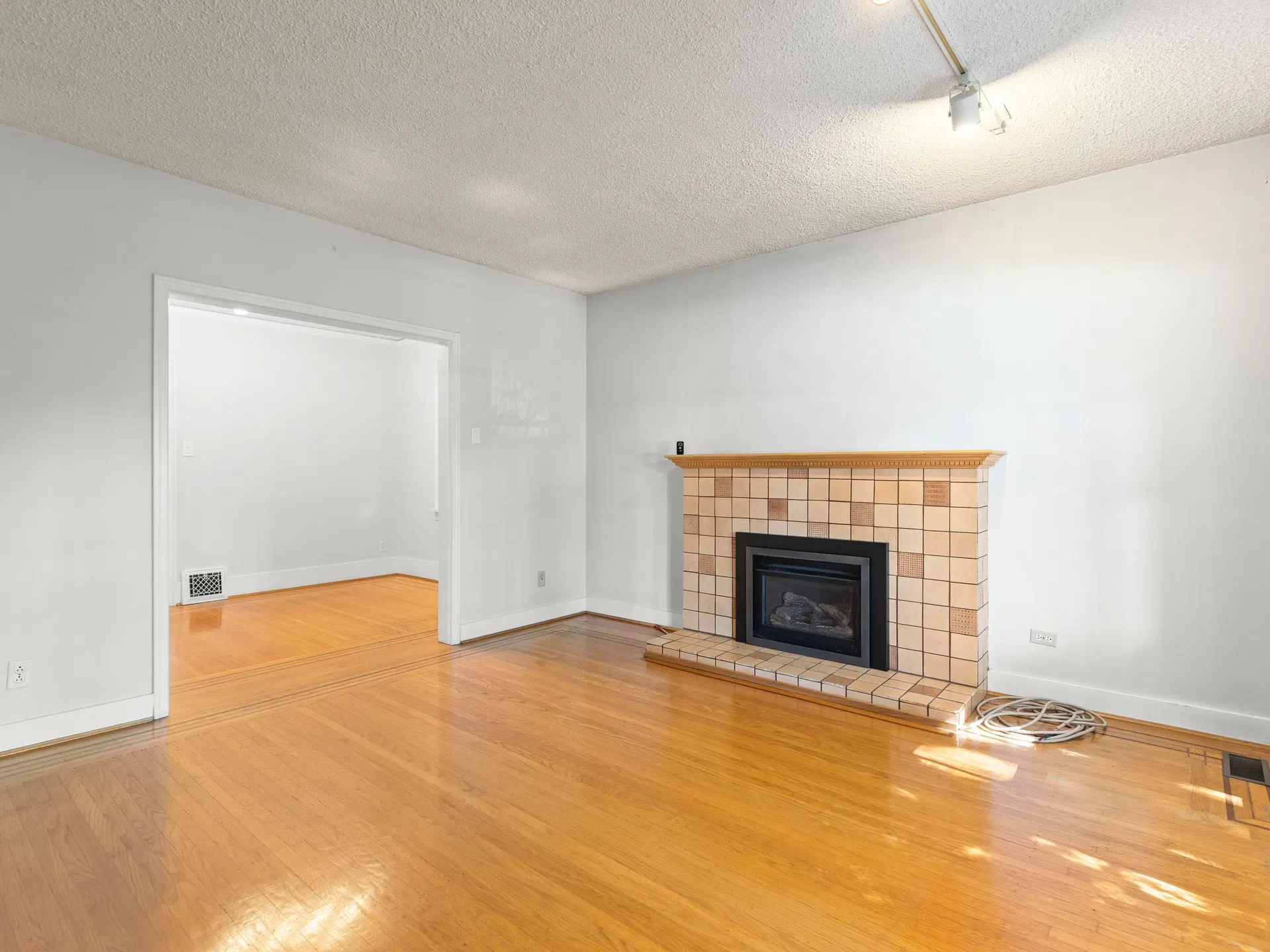 Photo 5 of 30 at 3989 W 19th Avenue