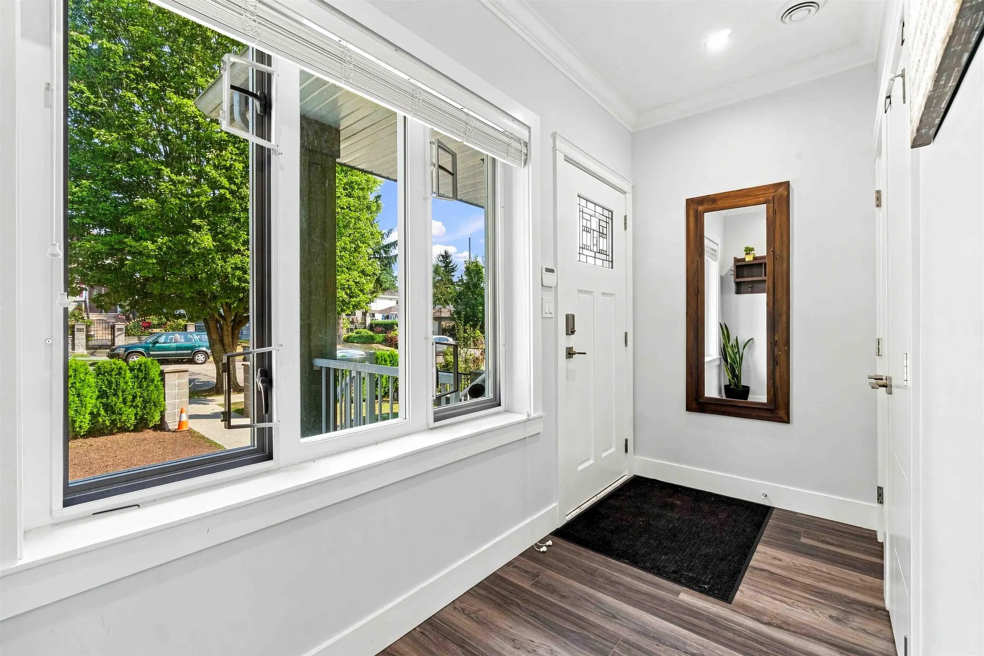 Photo 5 of 29 at 3162 Venables Street