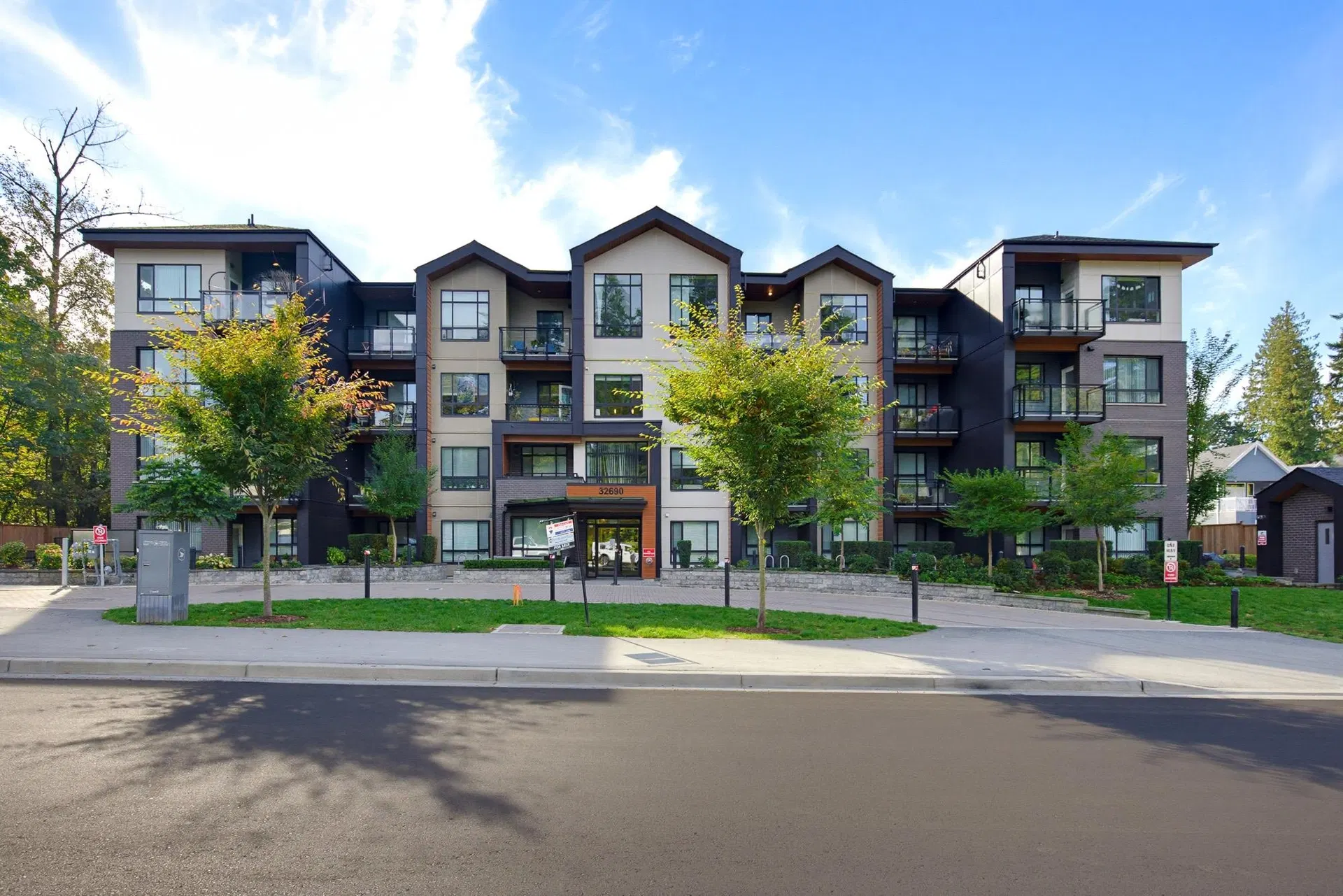 Photo 2 of 40 at #106 – 32690 14th Avenue