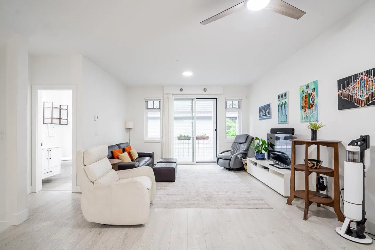 Photo 3 of 30 at #4 – 789 Ota Avenue