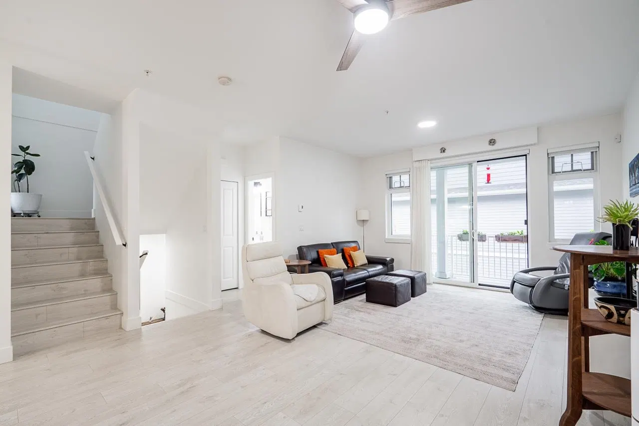Photo 4 of 30 at #4 – 789 Ota Avenue