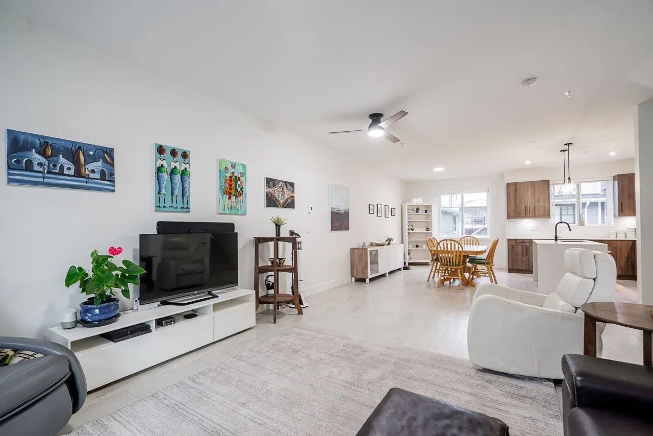 Photo 5 of 30 at #4 – 789 Ota Avenue