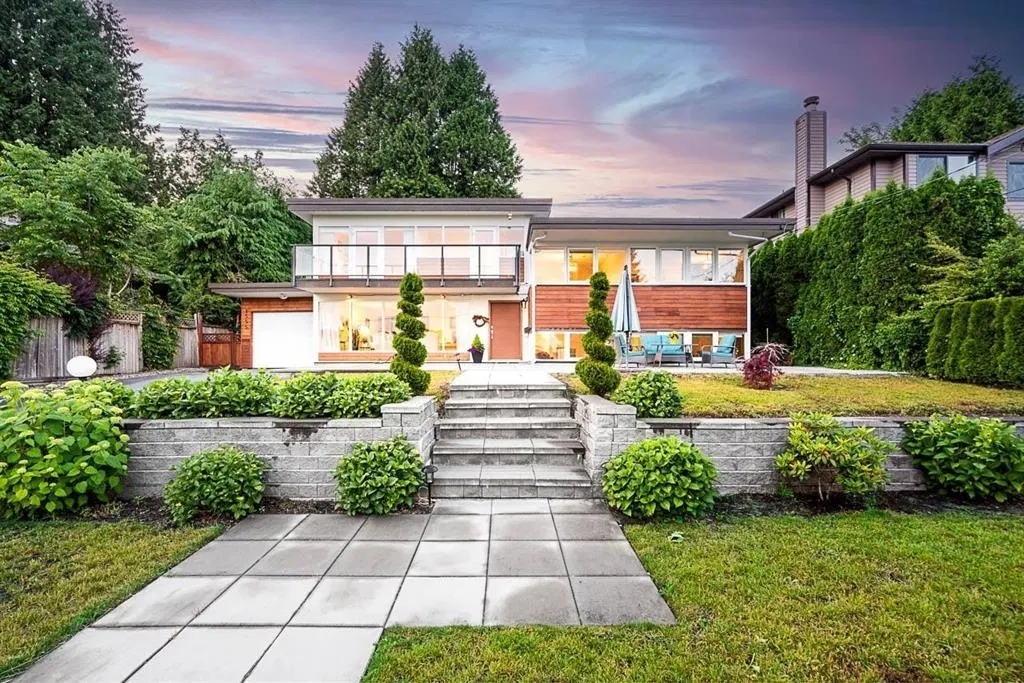 Photo 5 of 39 at 1555 Lawson Avenue