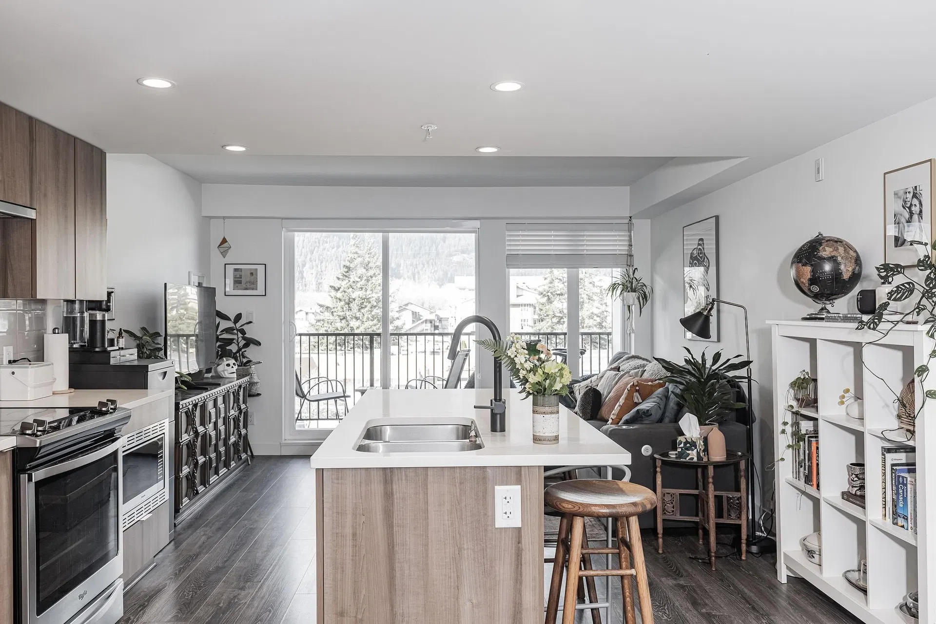 Photo 3 of 21 at #307 – 1365 Pemberton Avenue