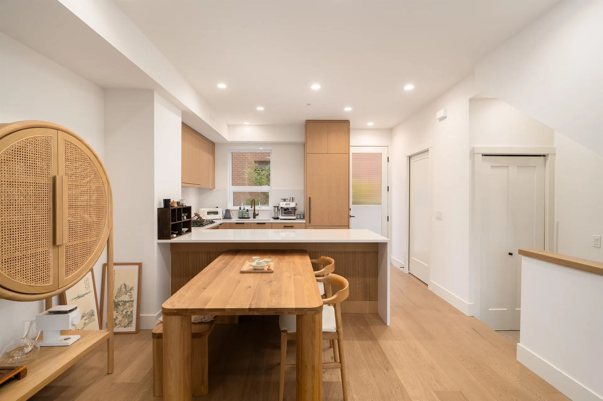 Photo 4 of 22 at 809 W 38th Avenue