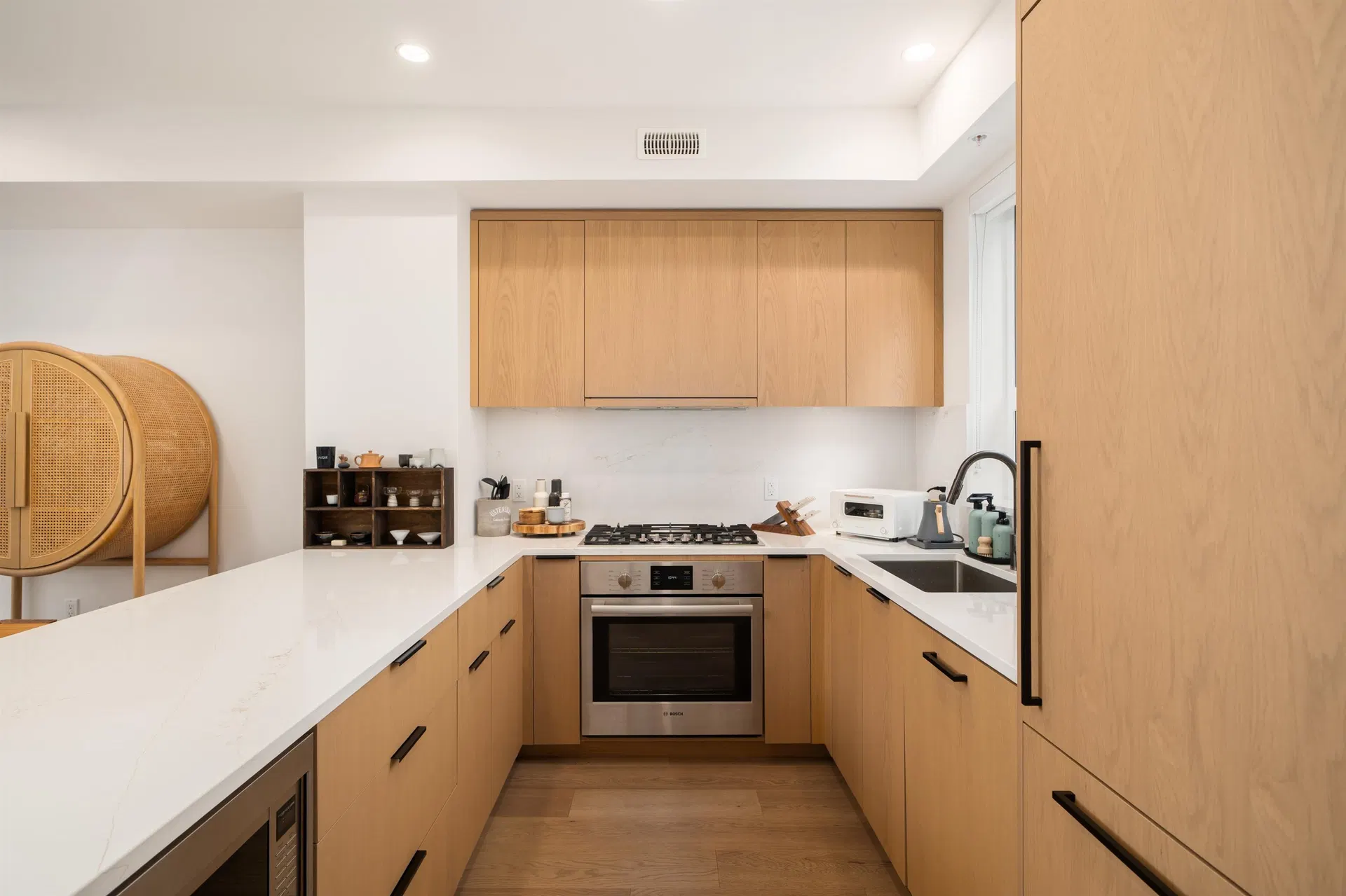 Photo 5 of 22 at 809 W 38th Avenue
