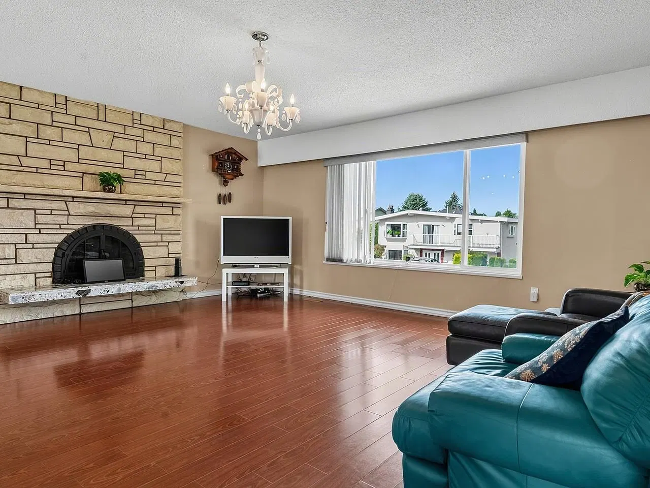 Photo 4 of 39 at 6220 Spender Drive