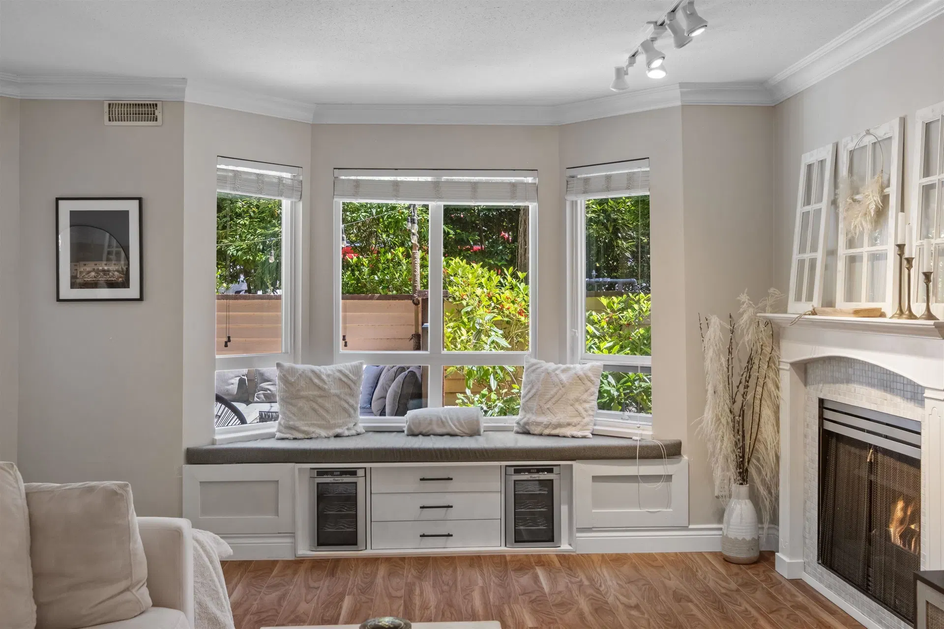 Photo 4 of 21 at #102 – 123 E 6th Street