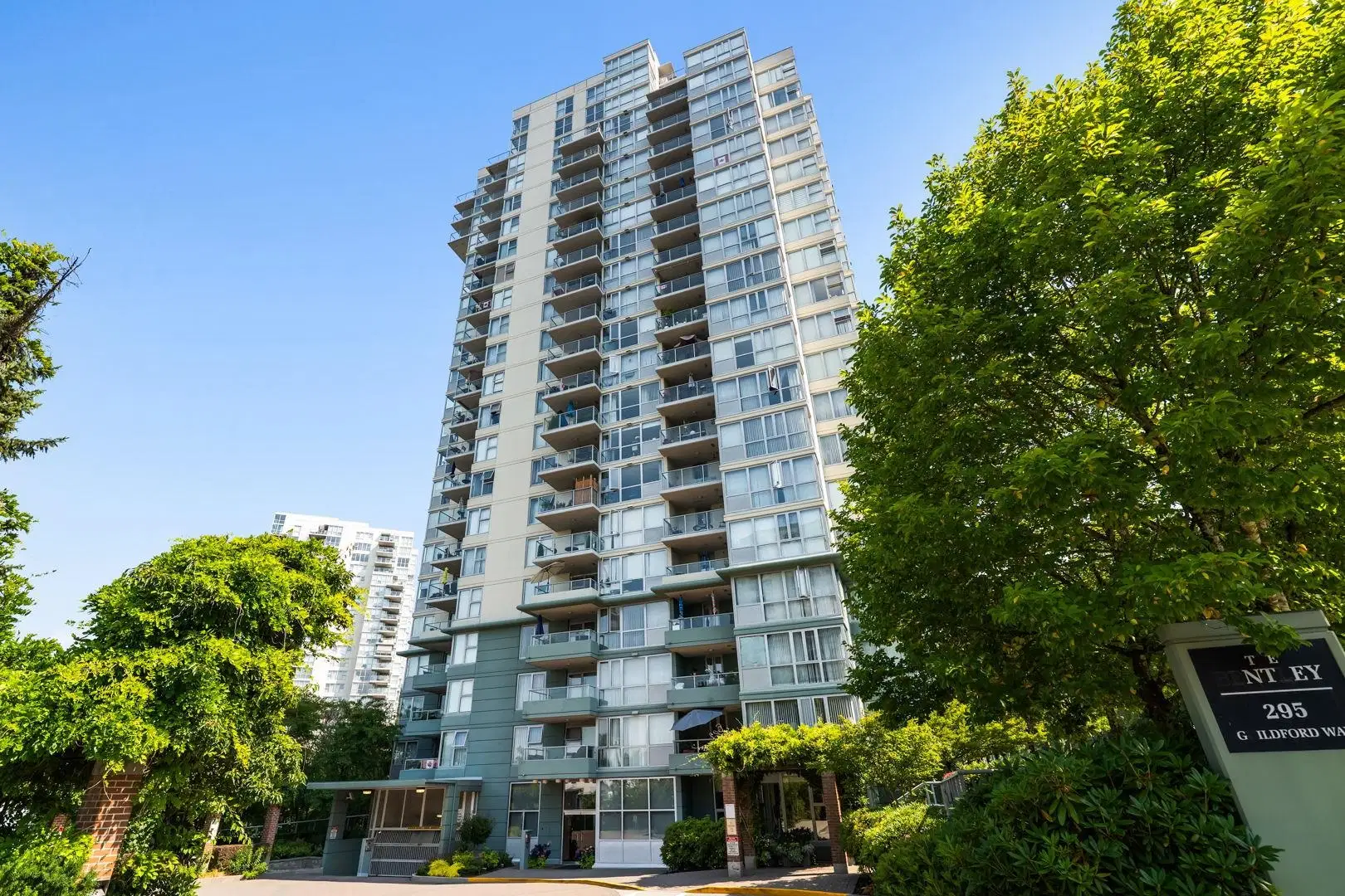#902 – 295 Guildford Way