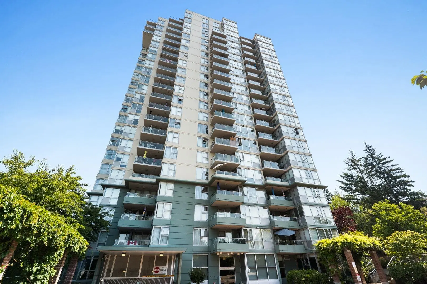 Photo 2 of 32 at #902 – 295 Guildford Way