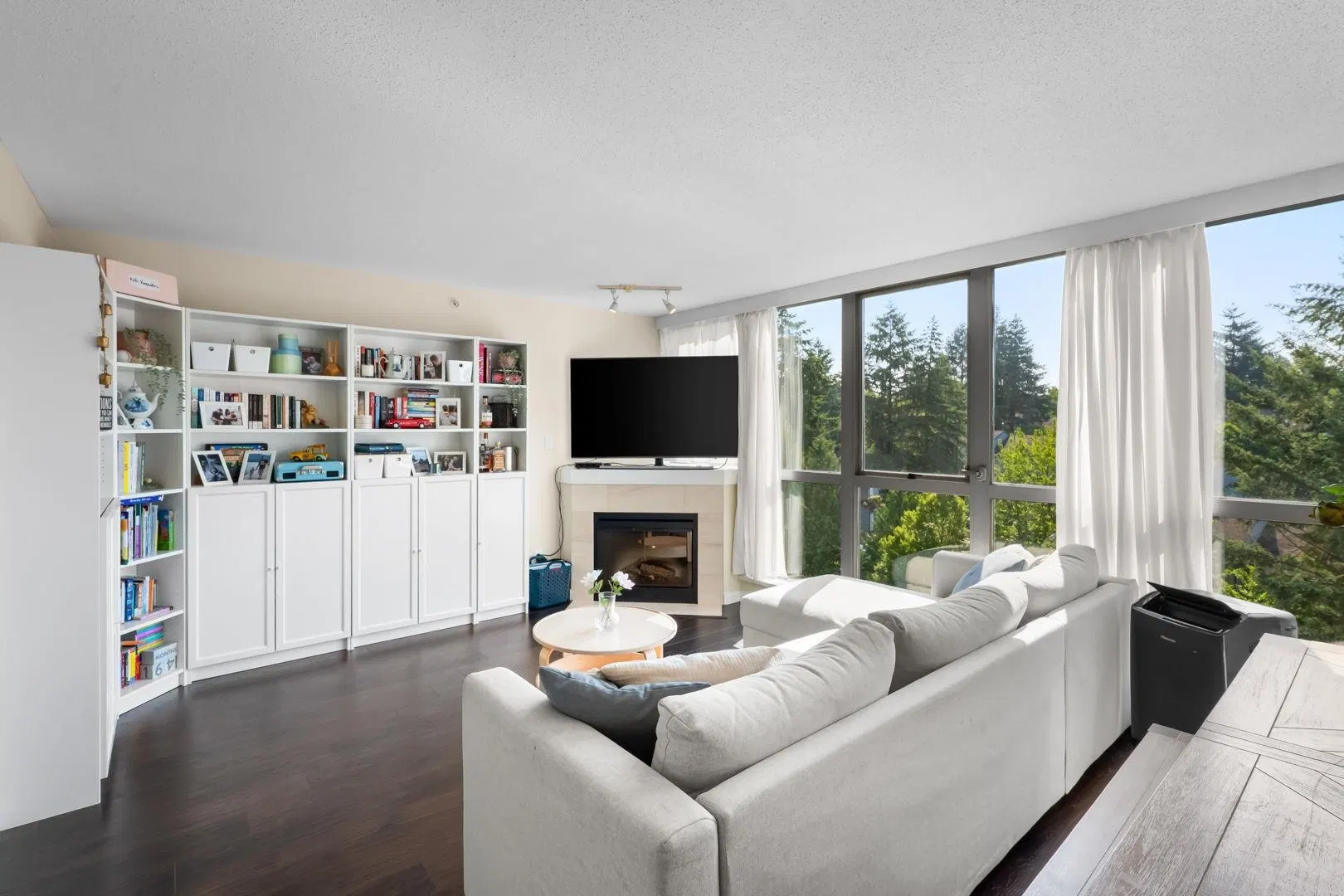 Photo 3 of 32 at #902 – 295 Guildford Way