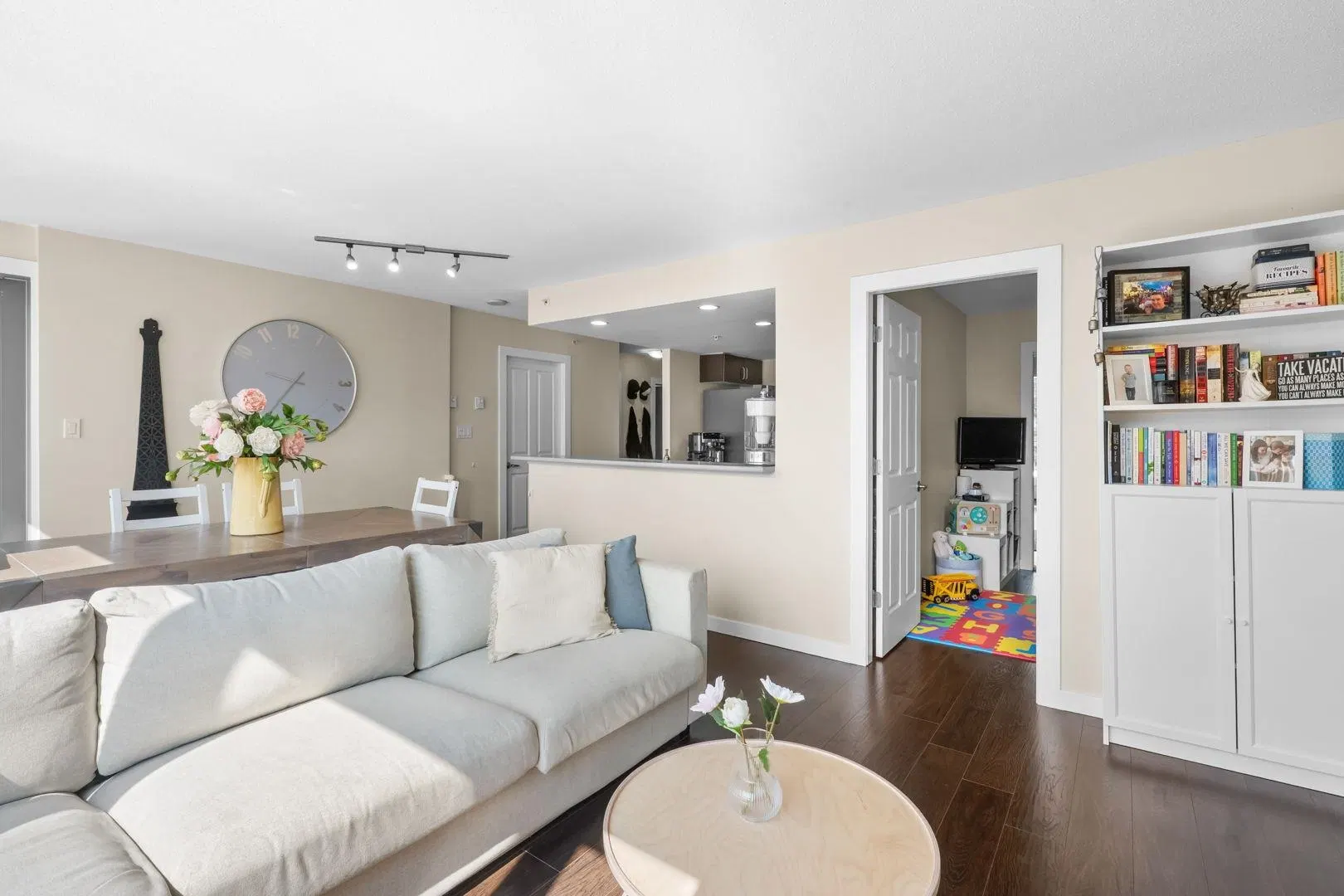 Photo 5 of 32 at #902 – 295 Guildford Way