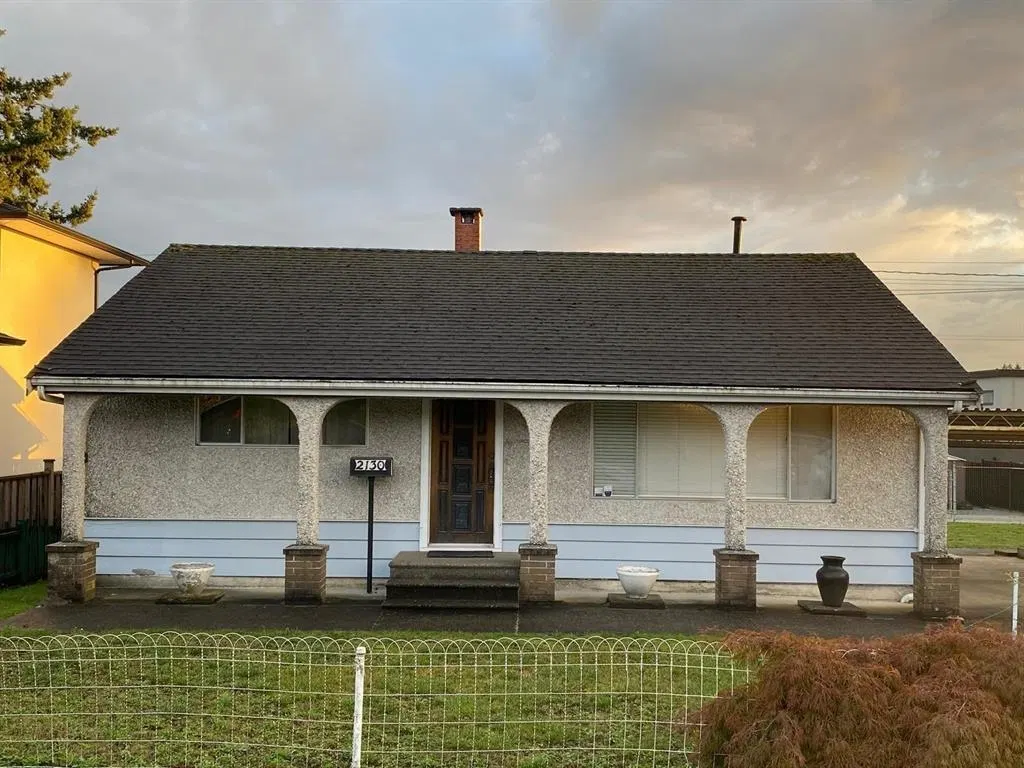 Photo 1 of 1 at 2130 Craigen Avenue