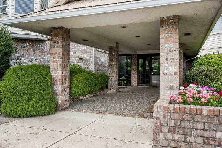 Photo 3 of 32 at #302 – 8725 Elm Drive