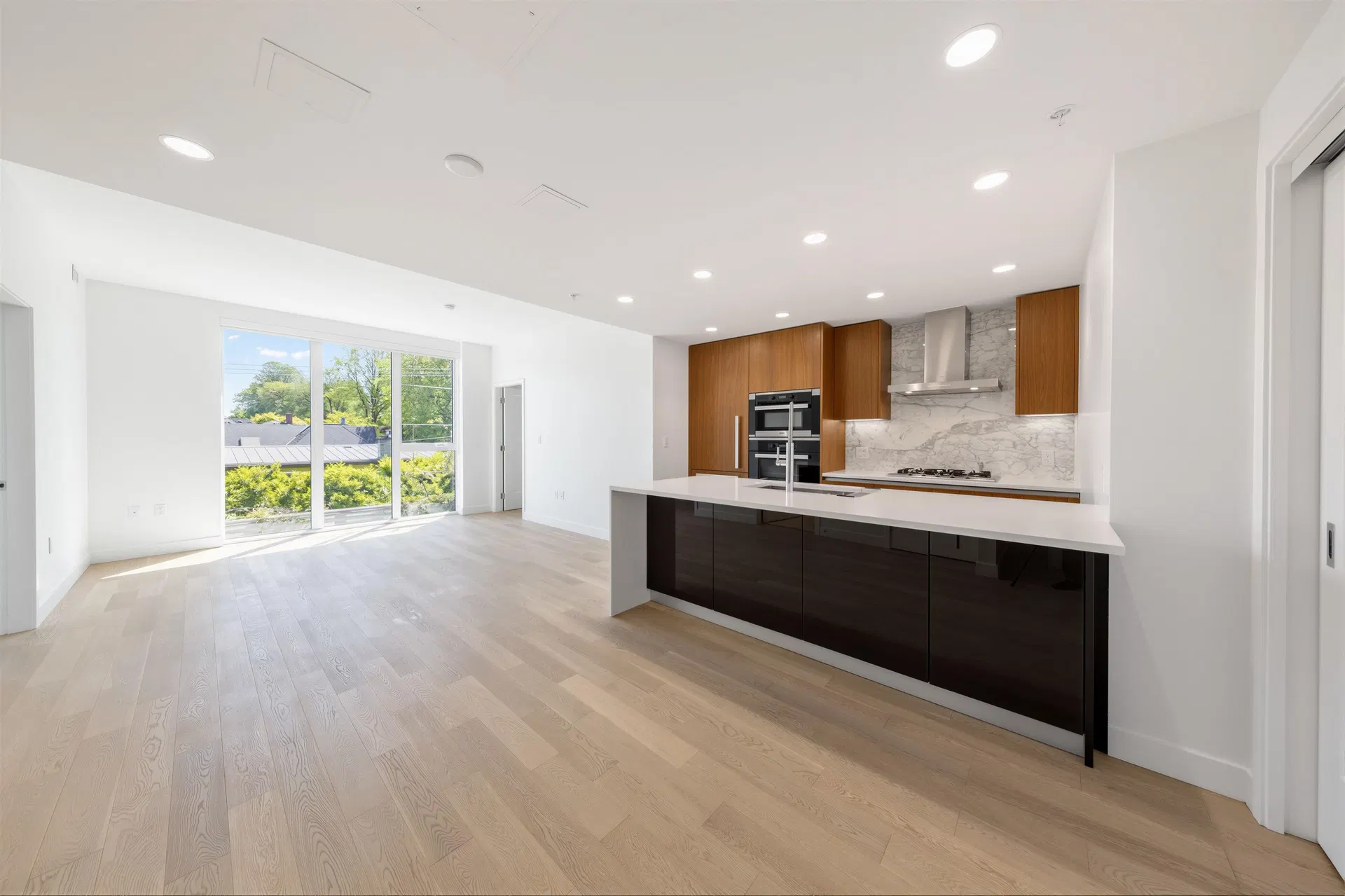 Photo 2 of 28 at #403 – 2888 Arbutus Street