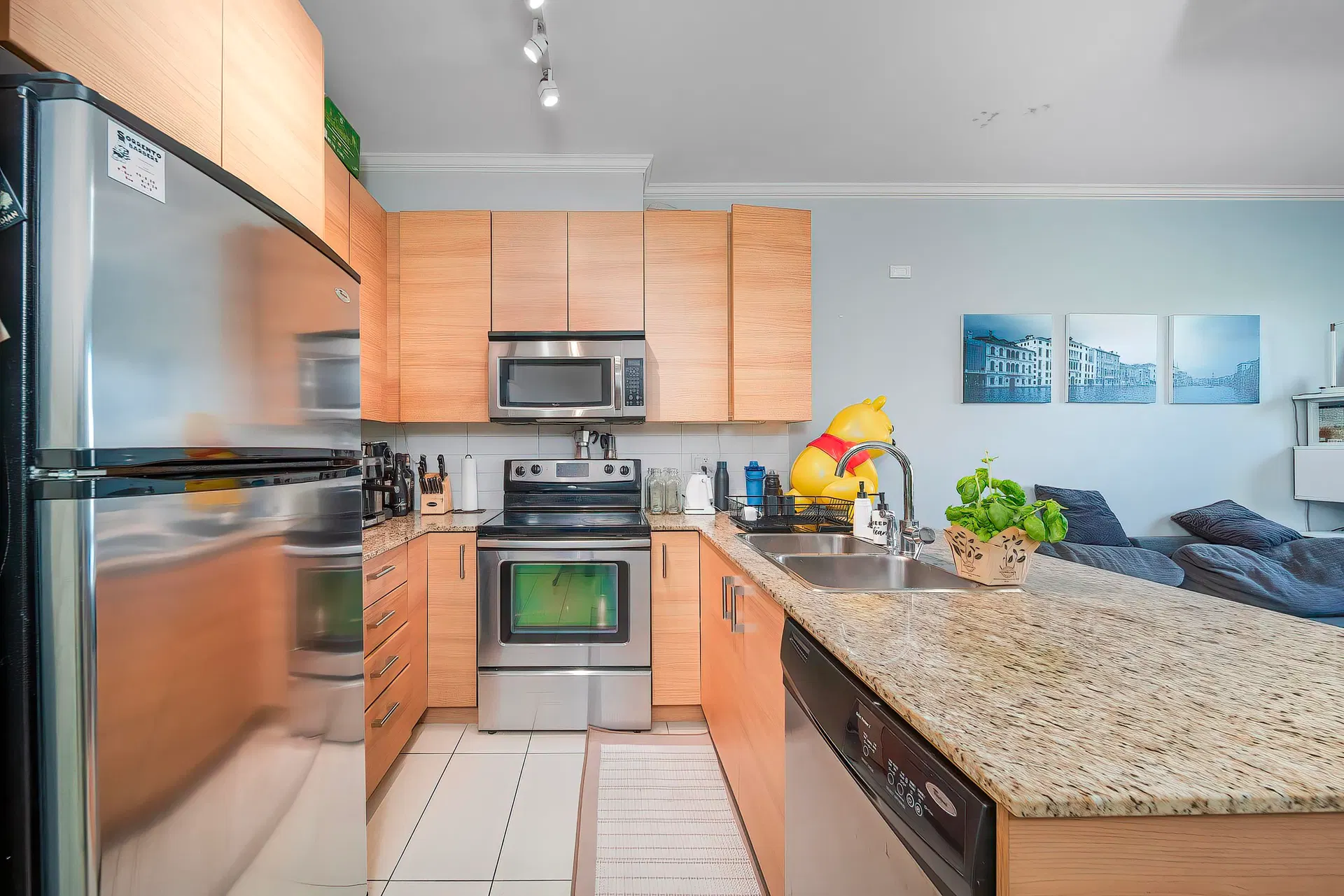 Photo 3 of 17 at #214 – 5788 Sidley Street