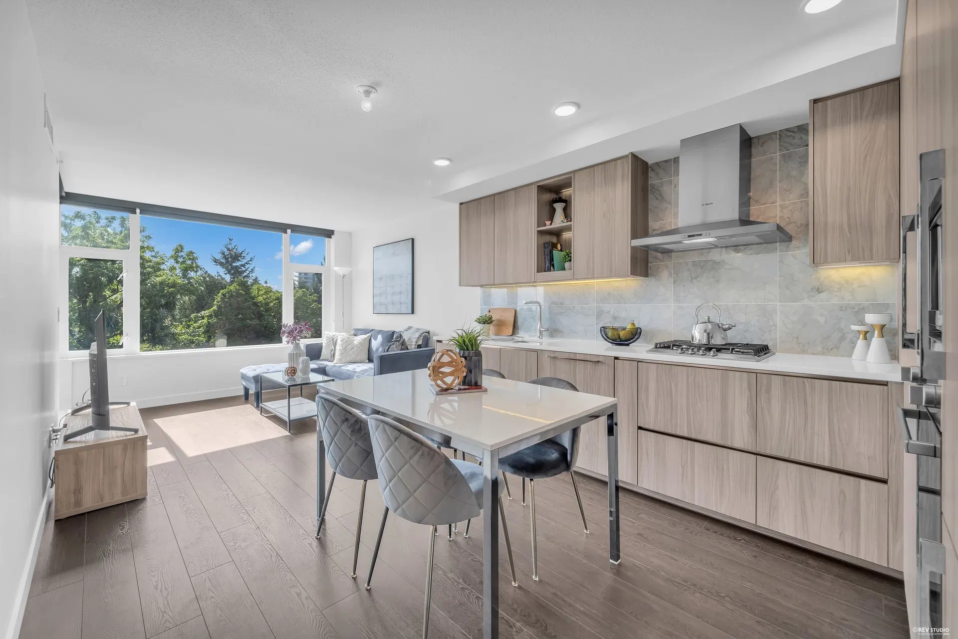 #617 – 8800 Hazelbridge Way
