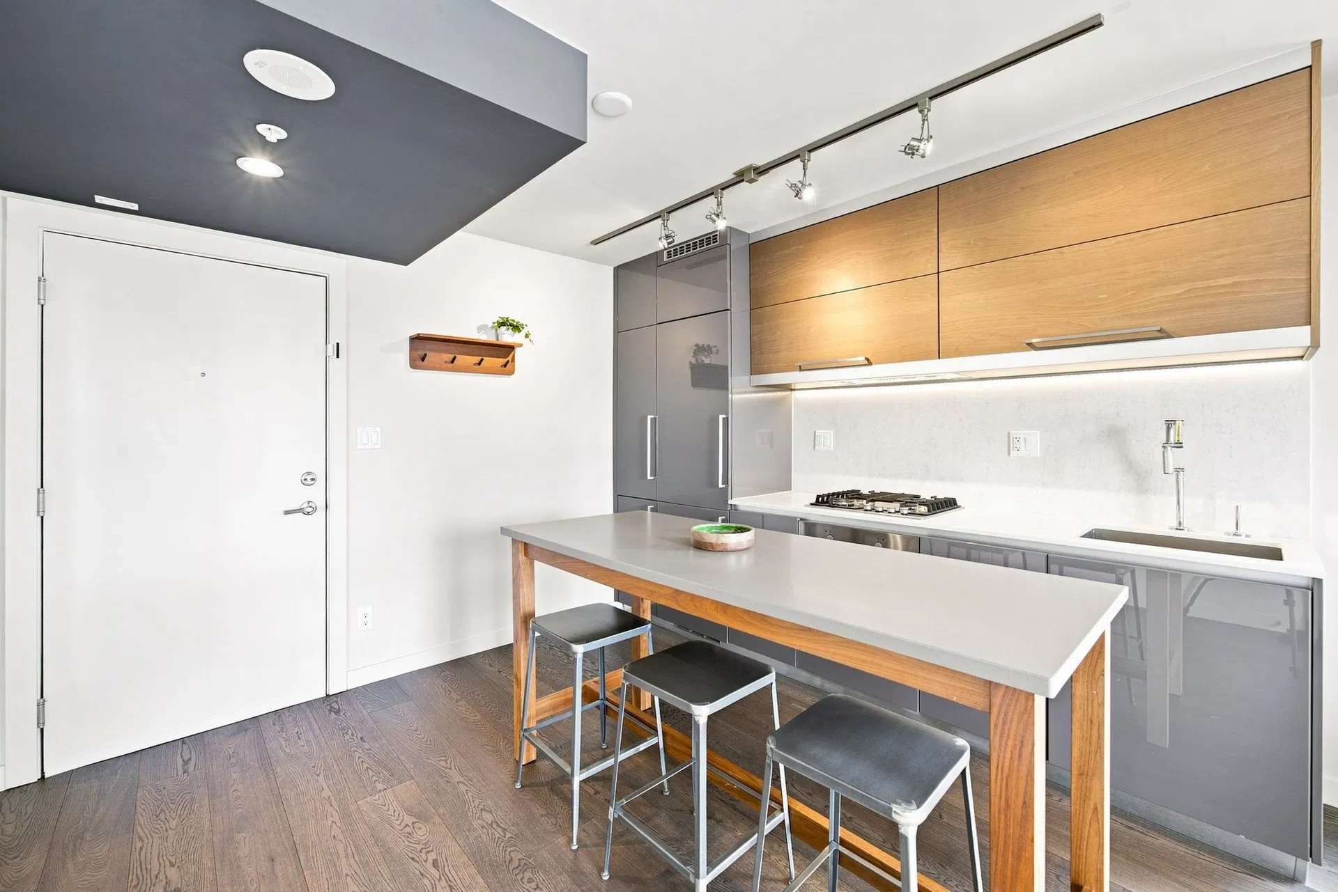 Photo 5 of 24 at #1006 – 189 Keefer Street
