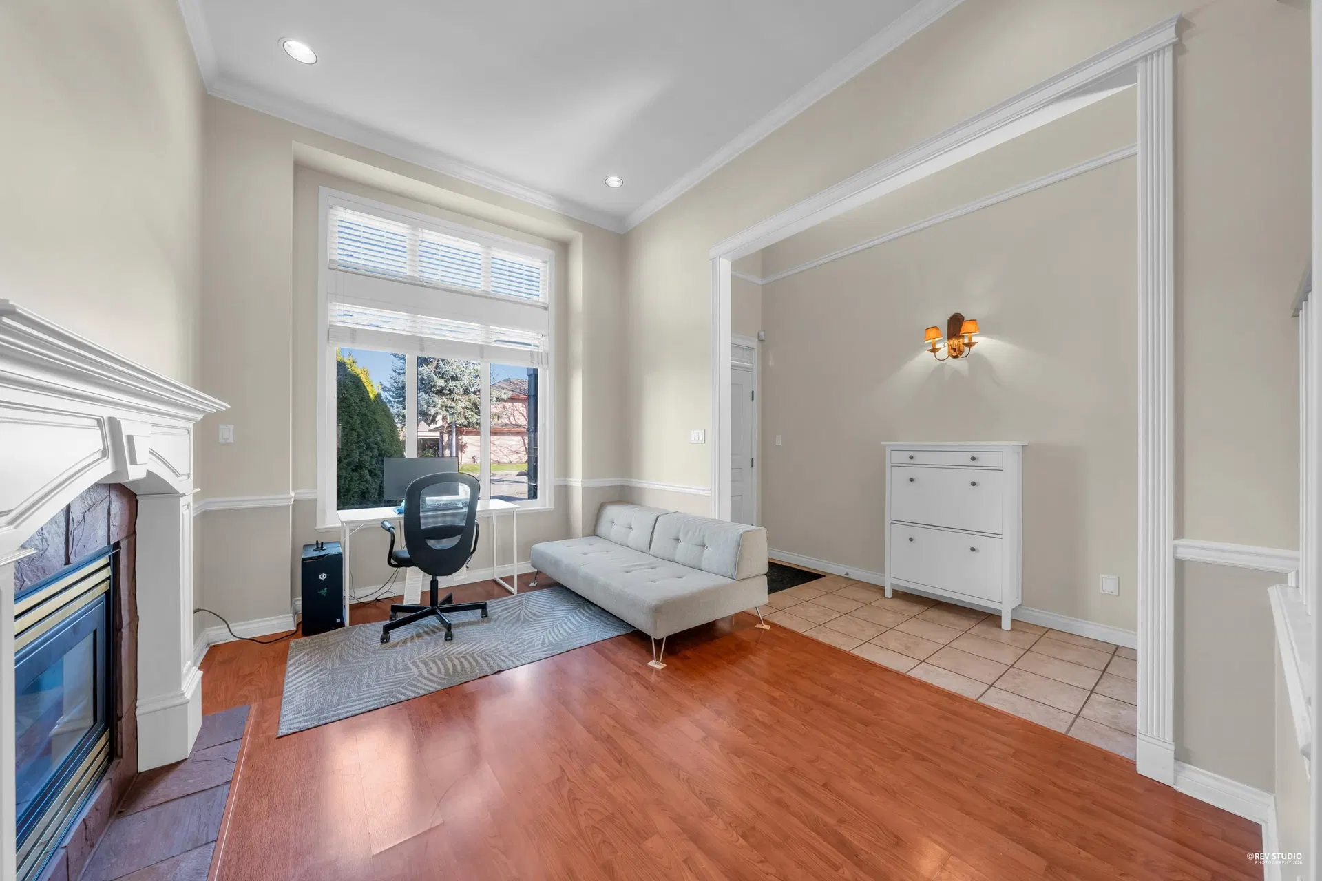 Photo 3 of 27 at 9171 Pauleshin Crescent