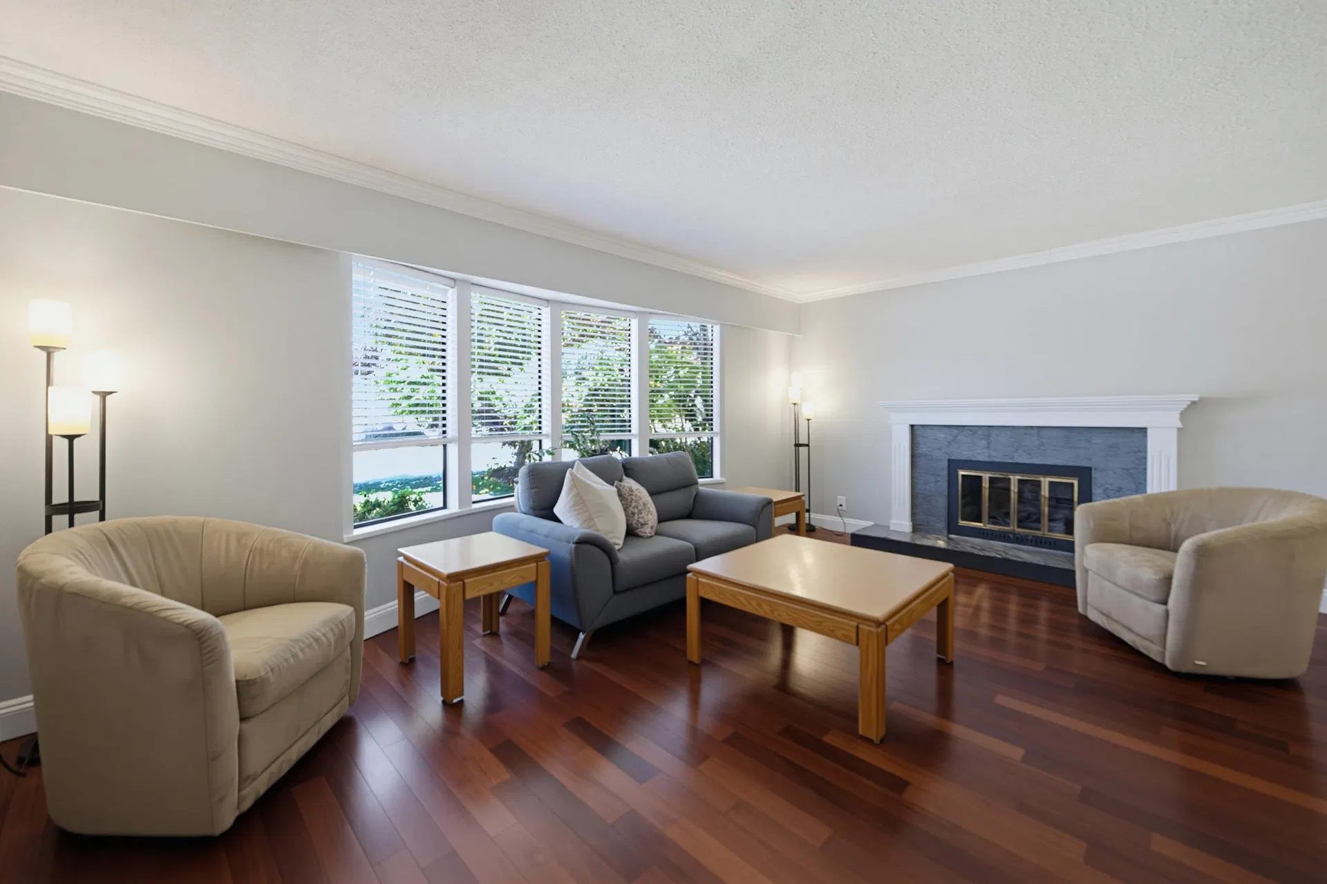 Photo 5 of 40 at 5494 50 Avenue