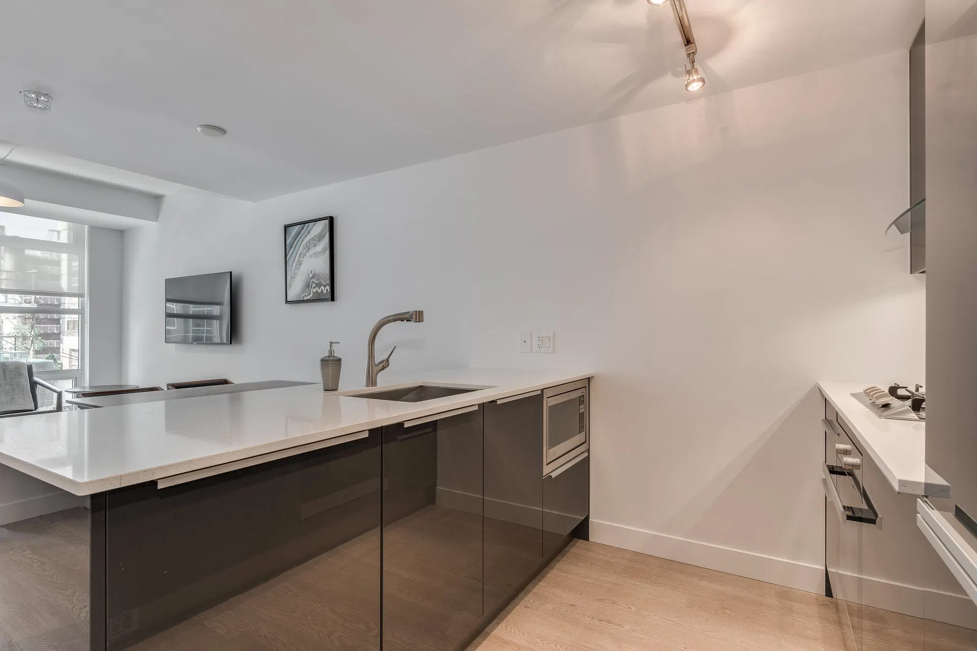 Photo 3 of 18 at #412 – 1283 Howe Street