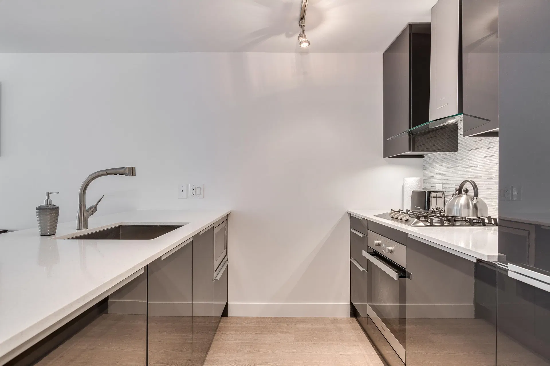 Photo 5 of 18 at #412 – 1283 Howe Street