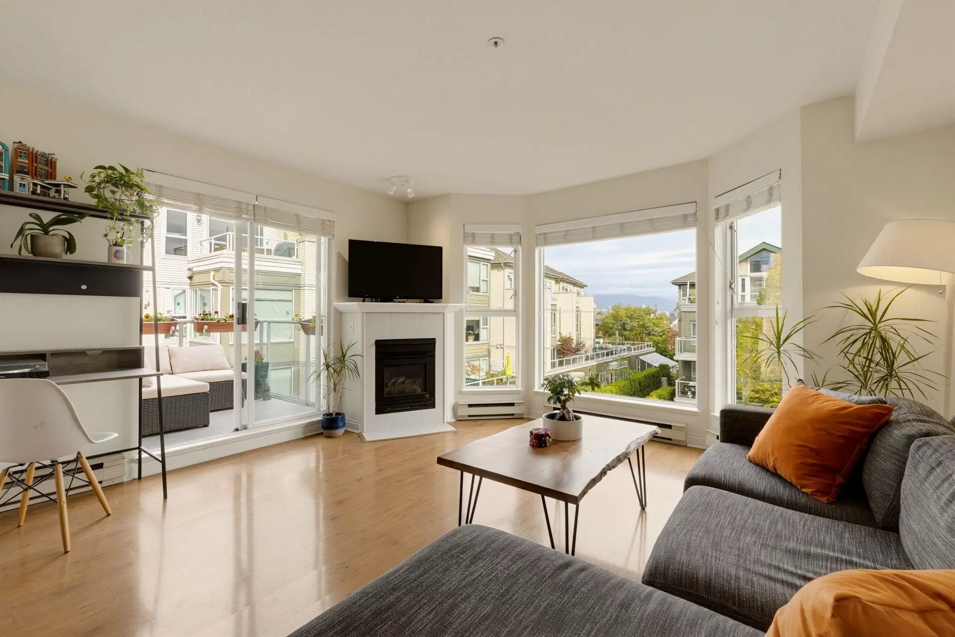 #303 – 225 19th Avenue