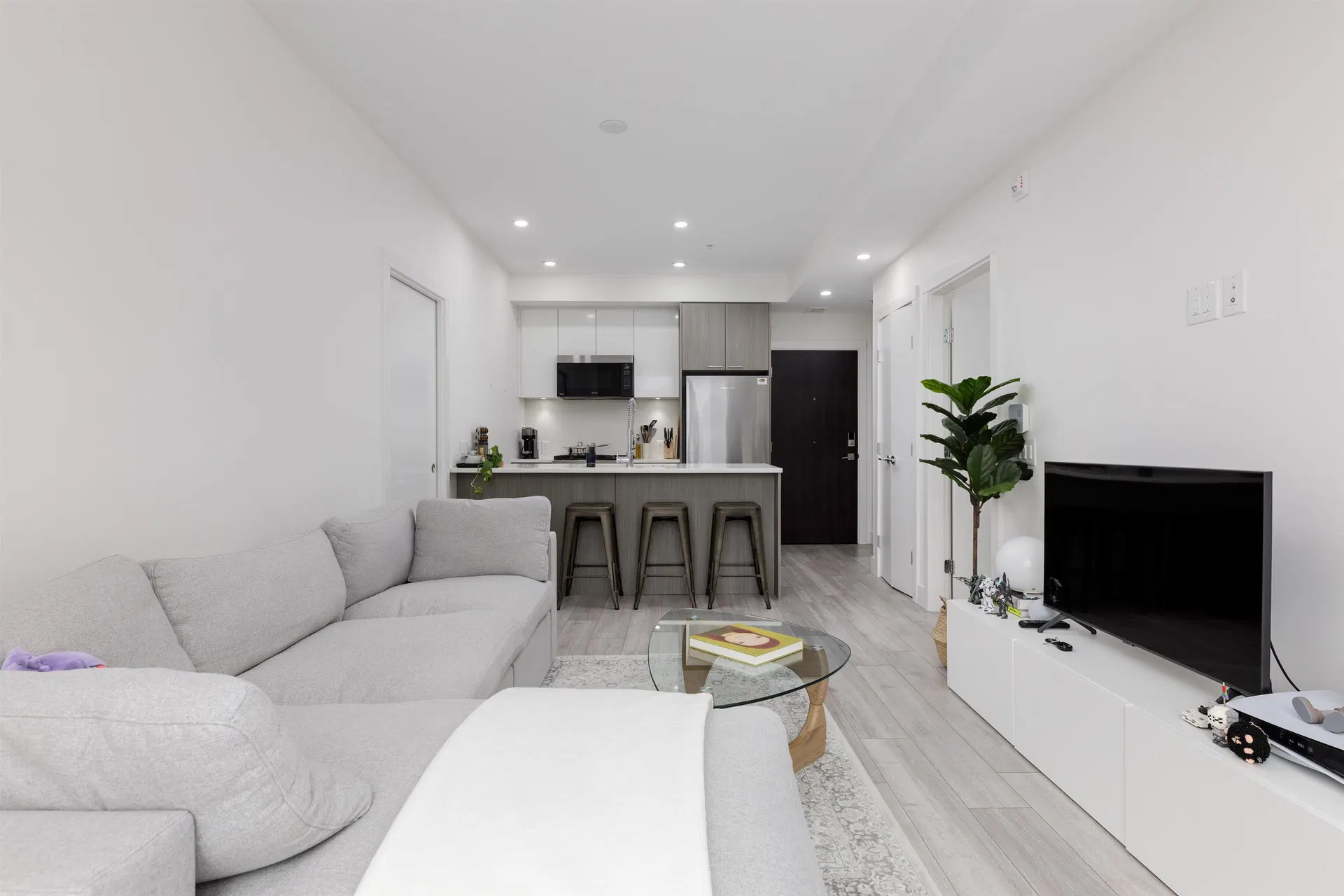 Photo 3 of 15 at #204 – 979 E 19th Avenue