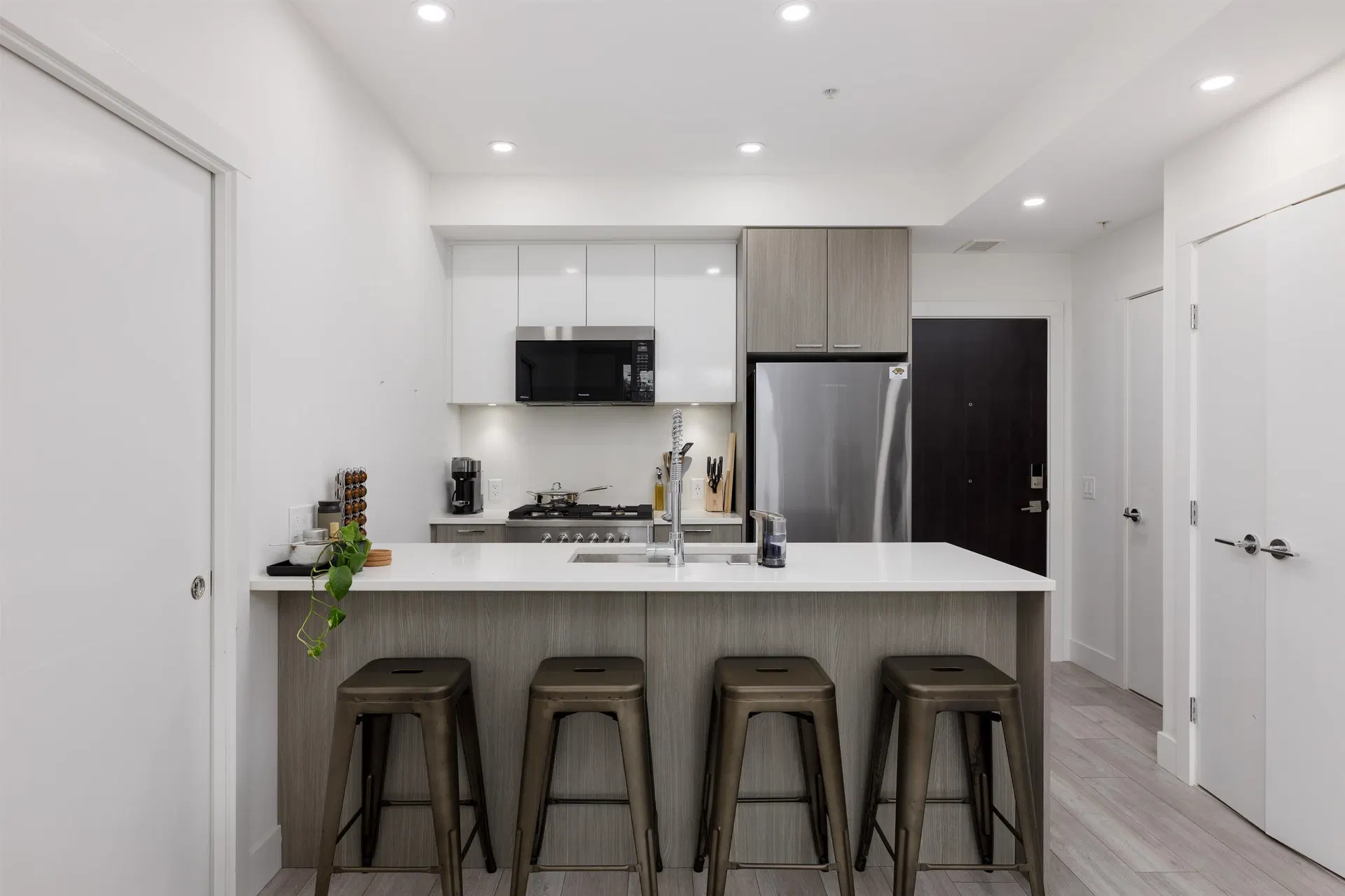 Photo 5 of 15 at #204 – 979 E 19th Avenue