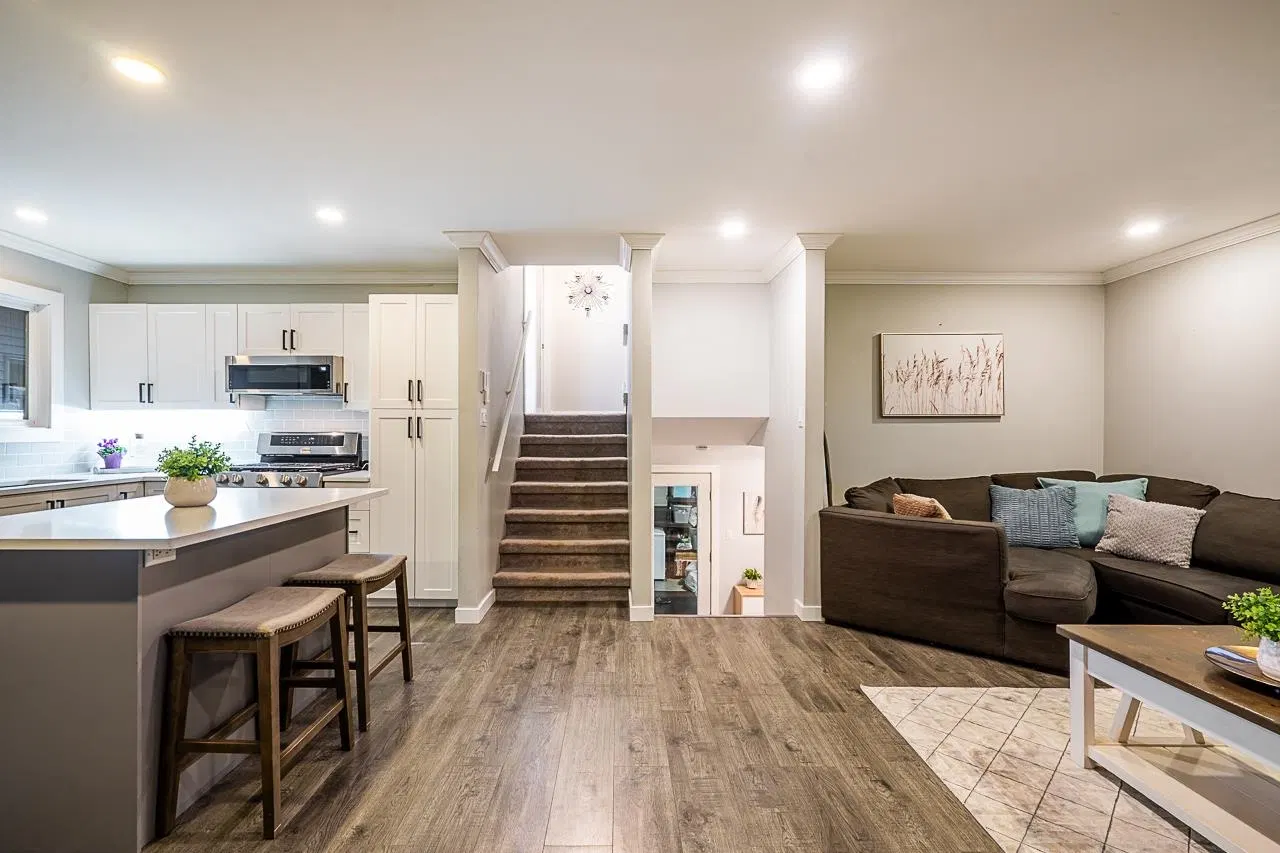 Photo 3 of 36 at 26554 33 Avenue