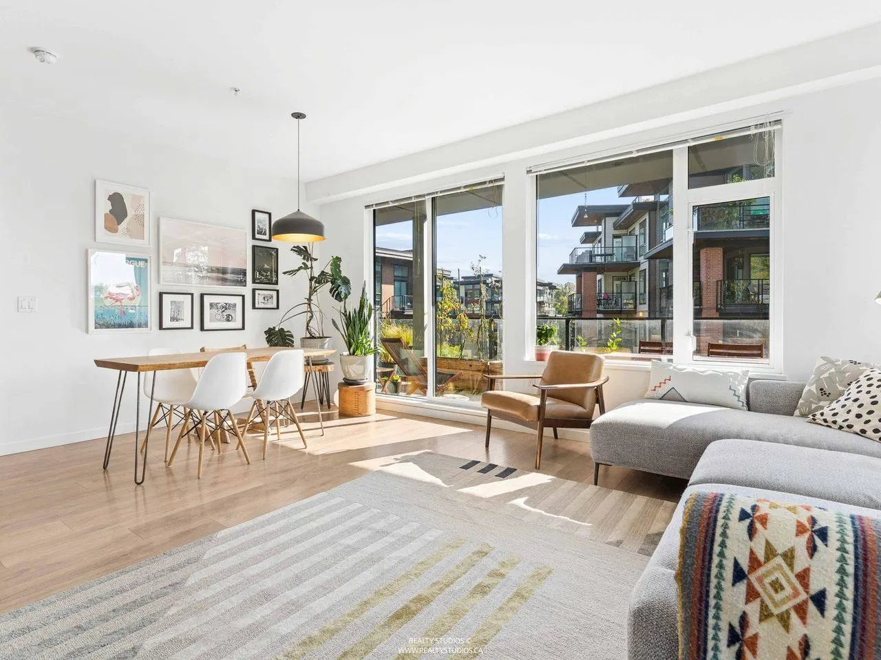 Photo 4 of 36 at #313 – 725 Marine Drive
