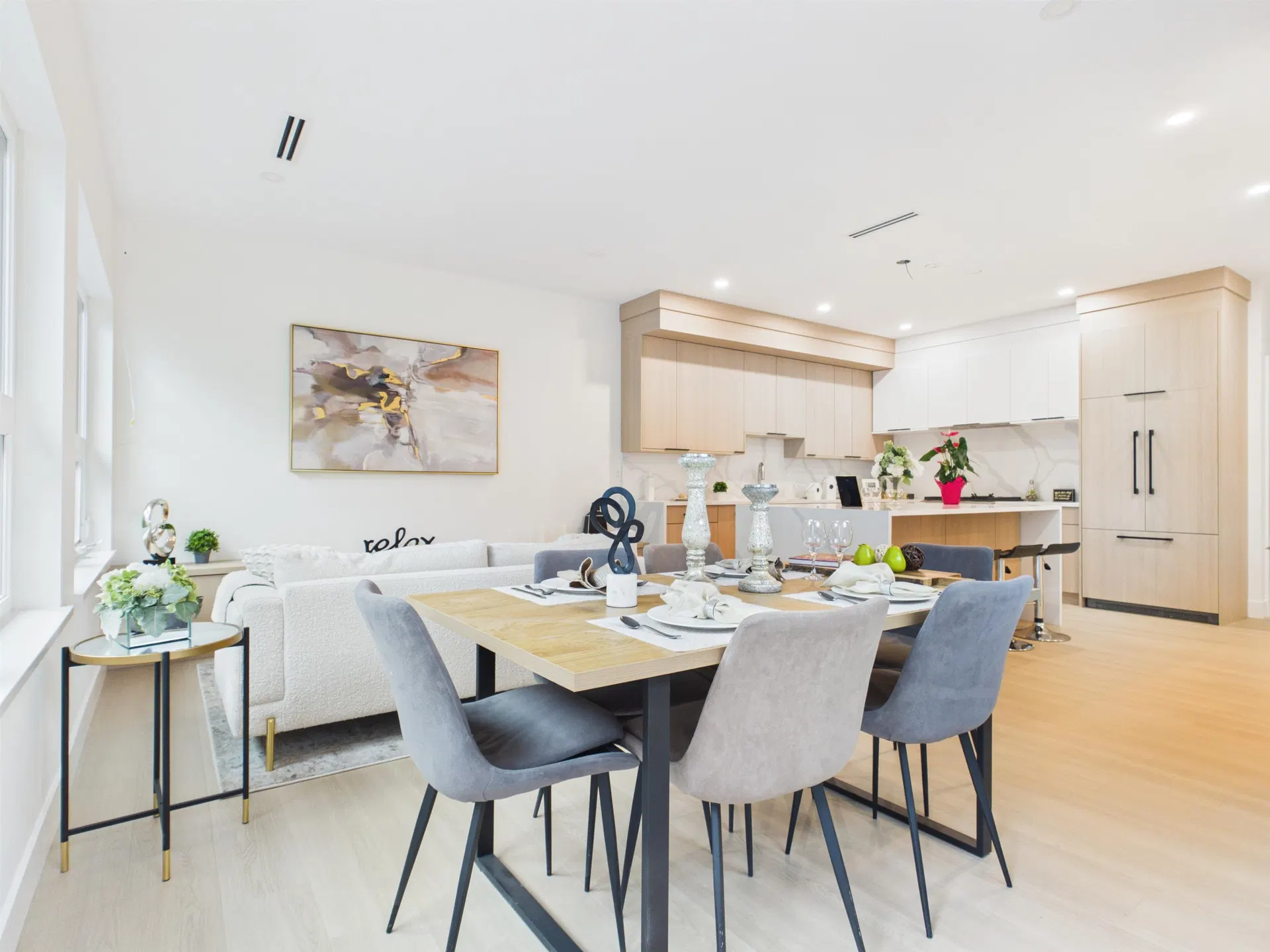 Photo 5 of 26 at #2 – 6118 Irmin Street