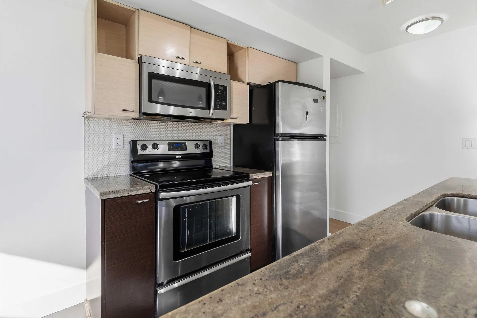 Photo 3 of 40 at #204 – 7445 120 Street